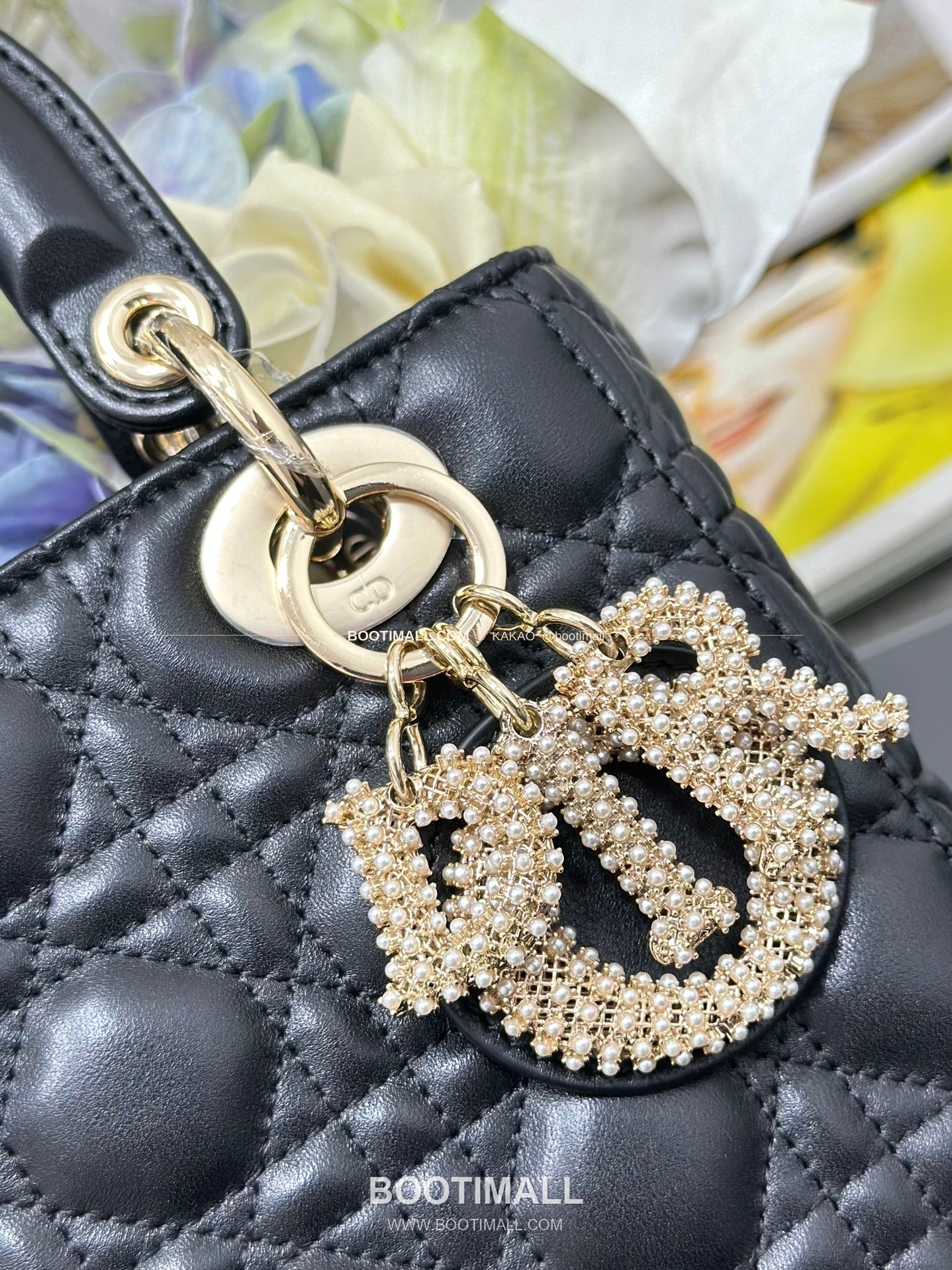 디올 레이디 디올 마이 램스킨 까나쥬 펄 D.I.O.R 참 토트 숄더백 Dior Lady Dior My Lambskin Cannage Pearl D.I.O.R Charm Tote Shoulder Bag M0538 20cm 6