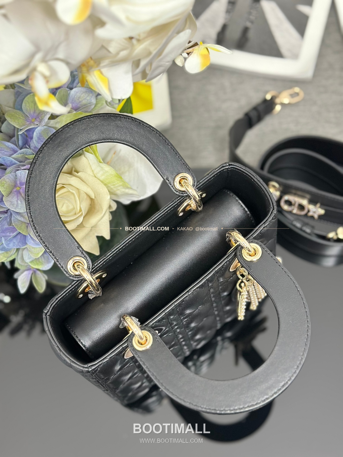 디올 레이디 디올 마이 램스킨 까나쥬 펄 D.I.O.R 참 토트 숄더백 Dior Lady Dior My Lambskin Cannage Pearl D.I.O.R Charm Tote Shoulder Bag M0538 20cm 7