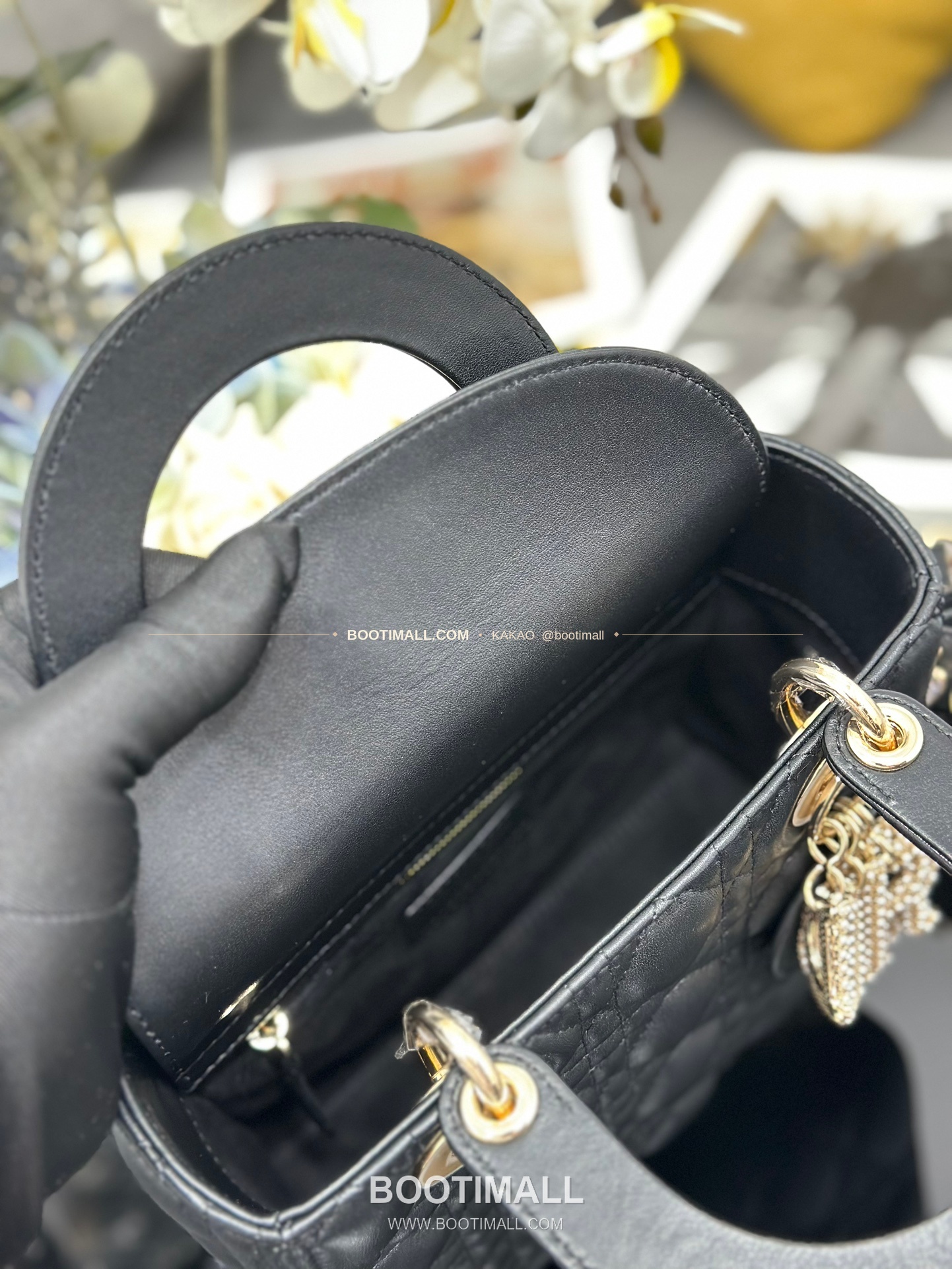 디올 레이디 디올 마이 램스킨 까나쥬 펄 D.I.O.R 참 토트 숄더백 Dior Lady Dior My Lambskin Cannage Pearl D.I.O.R Charm Tote Shoulder Bag M0538 20cm 8