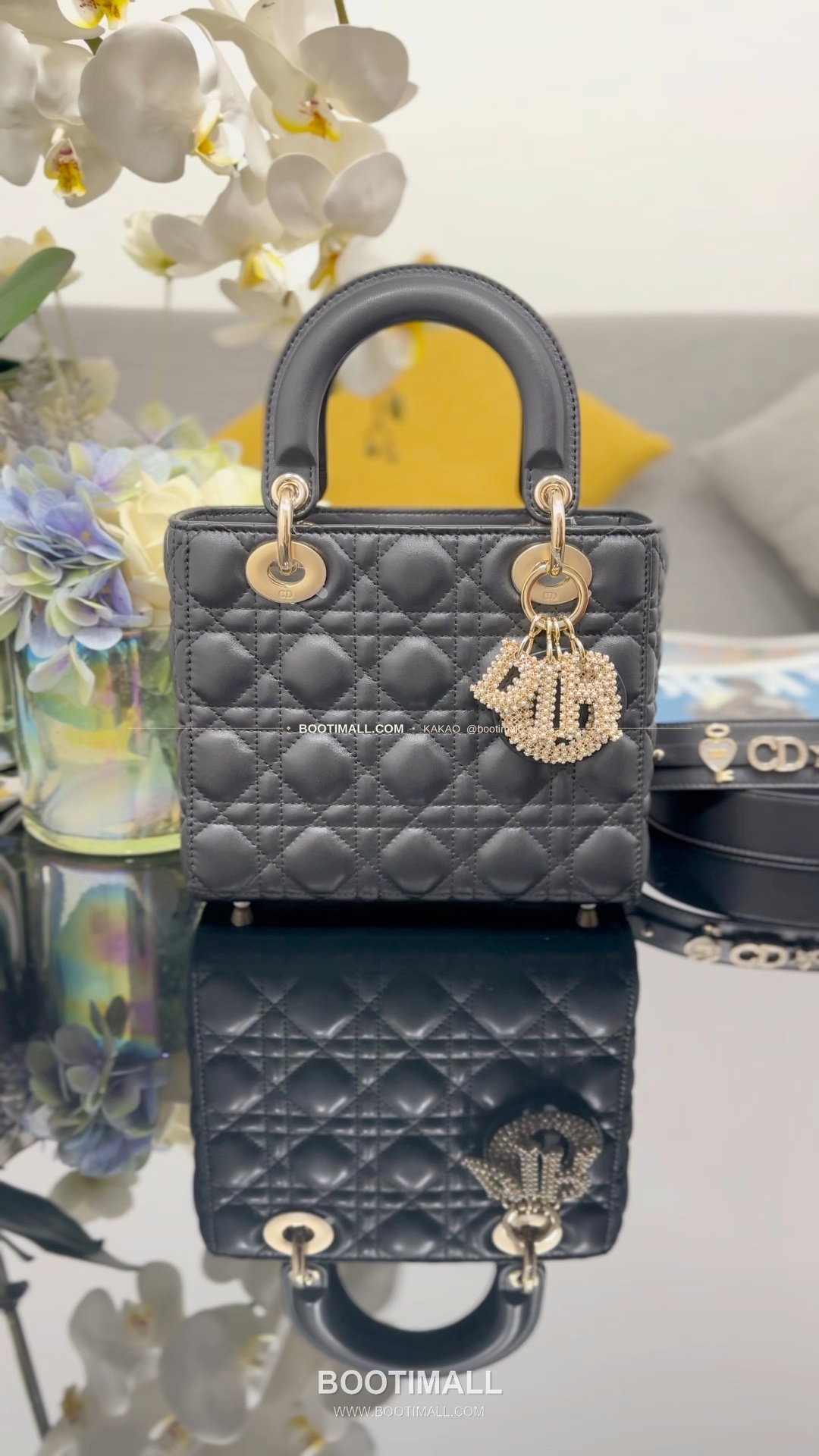 디올 레이디 디올 마이 램스킨 까나쥬 펄 D.I.O.R 참 토트 숄더백 Dior Lady Dior My Lambskin Cannage Pearl D.I.O.R Charm Tote Shoulder Bag M0538 20cm 11