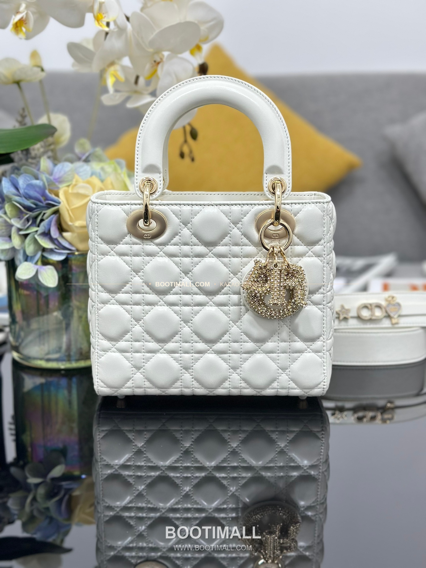 디올 레이디 디올 마이 램스킨 까나쥬 크리스탈 D.I.O.R 참 토트 숄더백 Dior Lady Dior My Lambskin Cannage Crystal D.I.O.R Charm Tote Shoulder Bag M0538 20cm 1