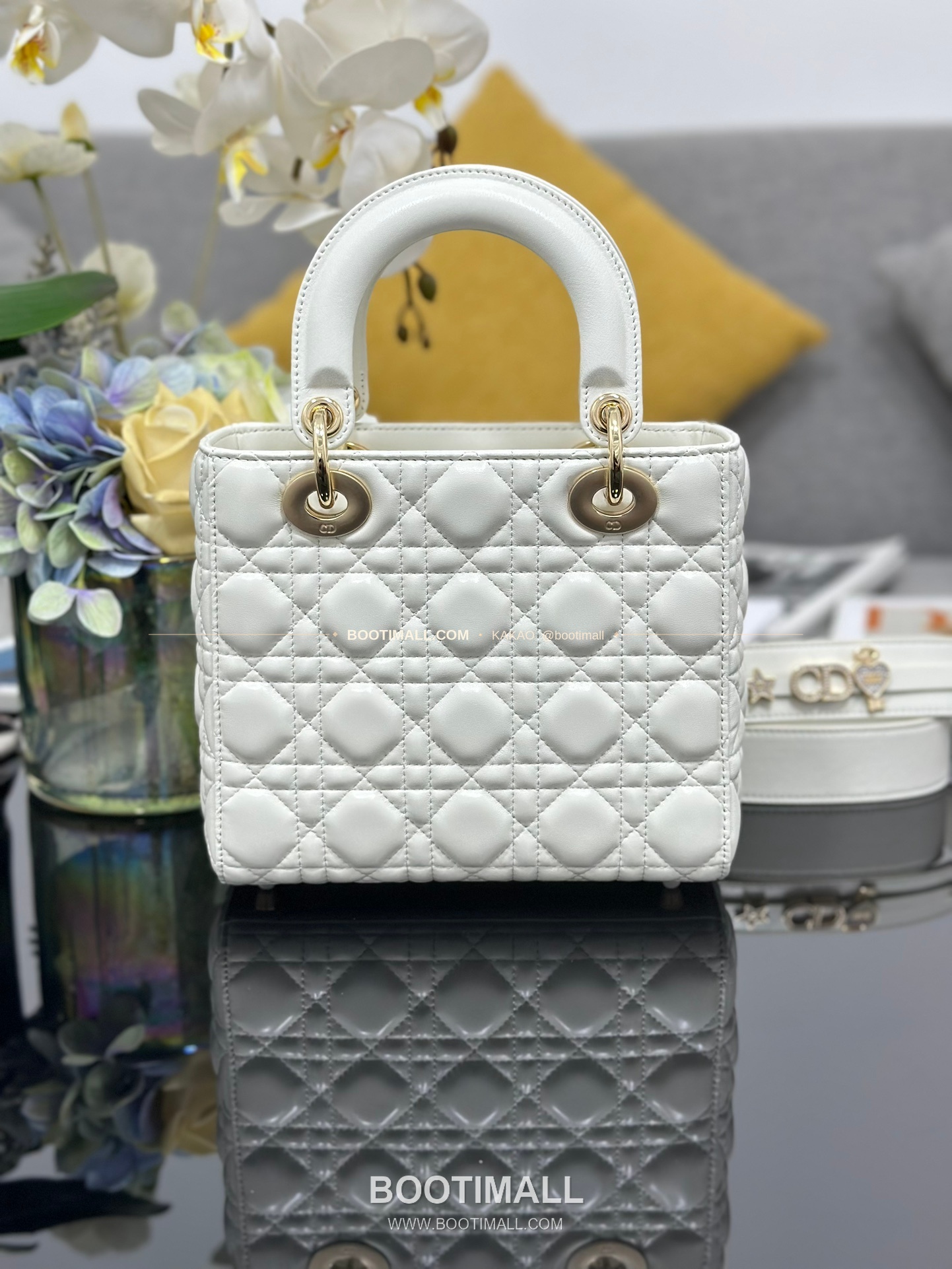 디올 레이디 디올 마이 램스킨 까나쥬 크리스탈 D.I.O.R 참 토트 숄더백 Dior Lady Dior My Lambskin Cannage Crystal D.I.O.R Charm Tote Shoulder Bag M0538 20cm 2