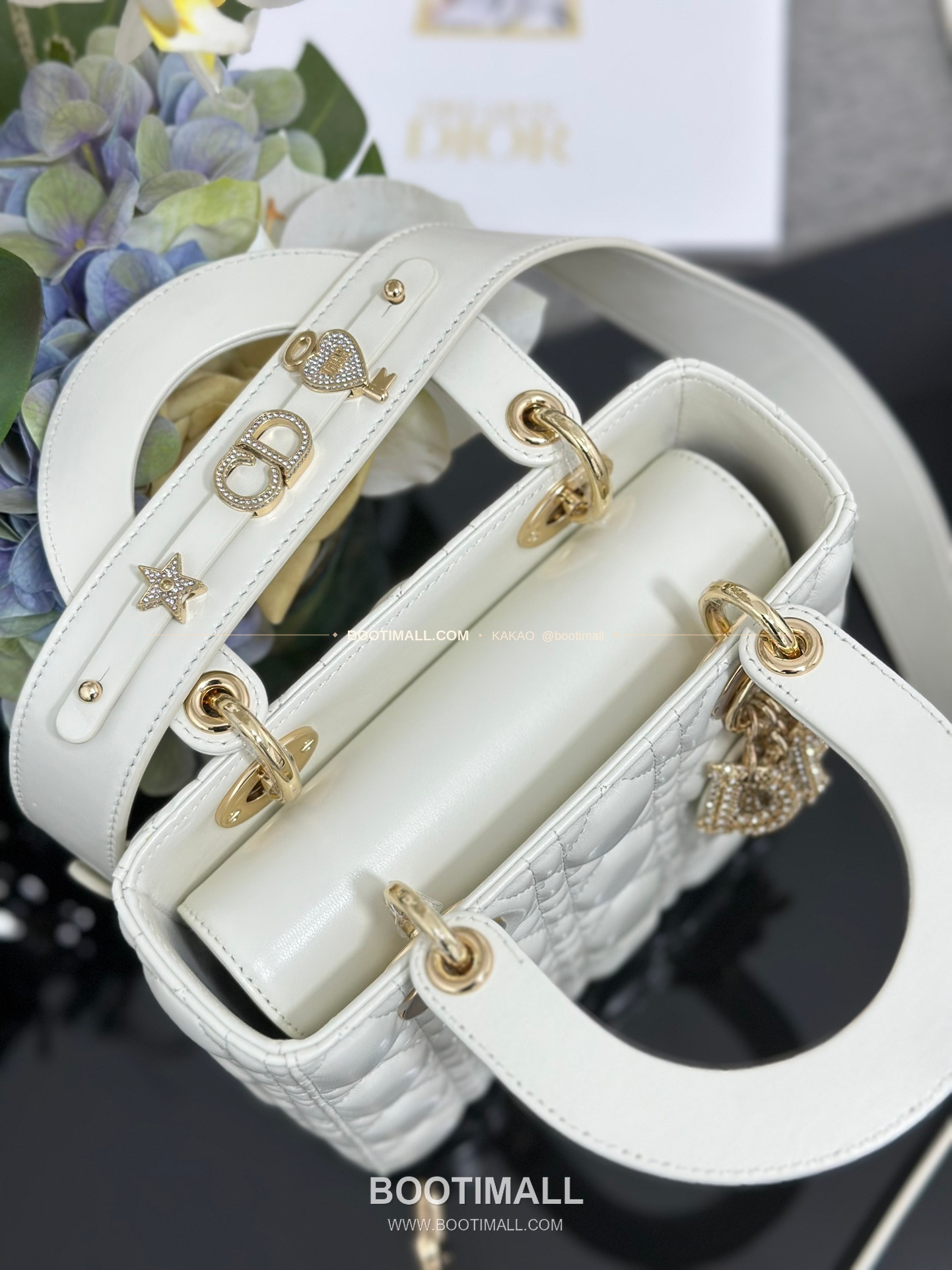 디올 레이디 디올 마이 램스킨 까나쥬 크리스탈 D.I.O.R 참 토트 숄더백 Dior Lady Dior My Lambskin Cannage Crystal D.I.O.R Charm Tote Shoulder Bag M0538 20cm 7