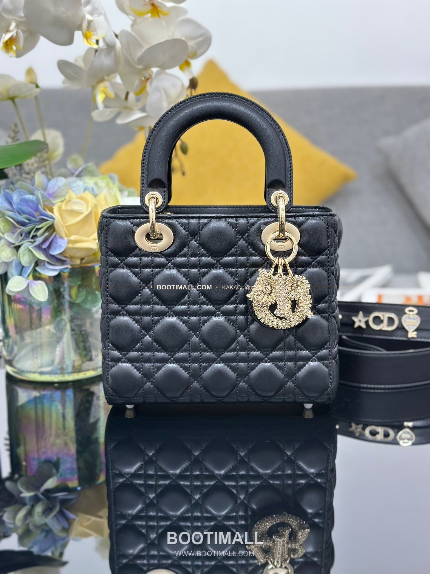 디올 레이디 디올 마이 램스킨 까나쥬 크리스탈 D.I.O.R 참 토트 숄더백 Dior Lady Dior My Lambskin Cannage Crystal D.I.O.R Charm Tote Shoulder Bag M0538 20cm 1