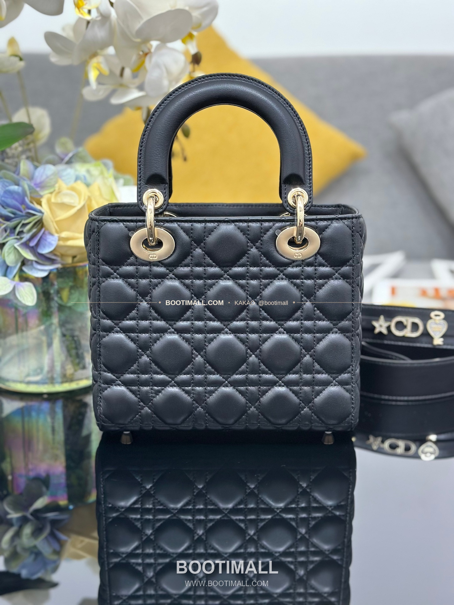 디올 레이디 디올 마이 램스킨 까나쥬 크리스탈 D.I.O.R 참 토트 숄더백 Dior Lady Dior My Lambskin Cannage Crystal D.I.O.R Charm Tote Shoulder Bag M0538 20cm 2