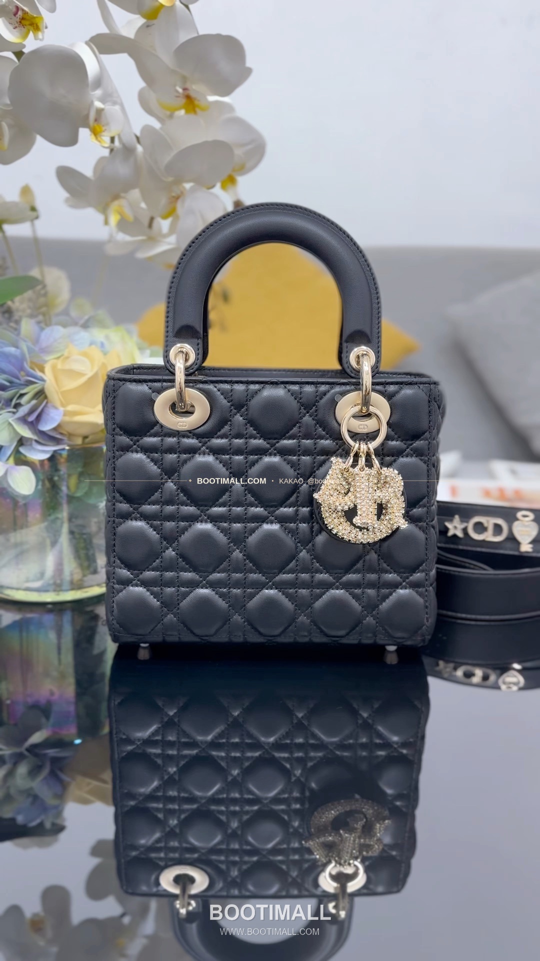 디올 레이디 디올 마이 램스킨 까나쥬 크리스탈 D.I.O.R 참 토트 숄더백 Dior Lady Dior My Lambskin Cannage Crystal D.I.O.R Charm Tote Shoulder Bag M0538 20cm 11