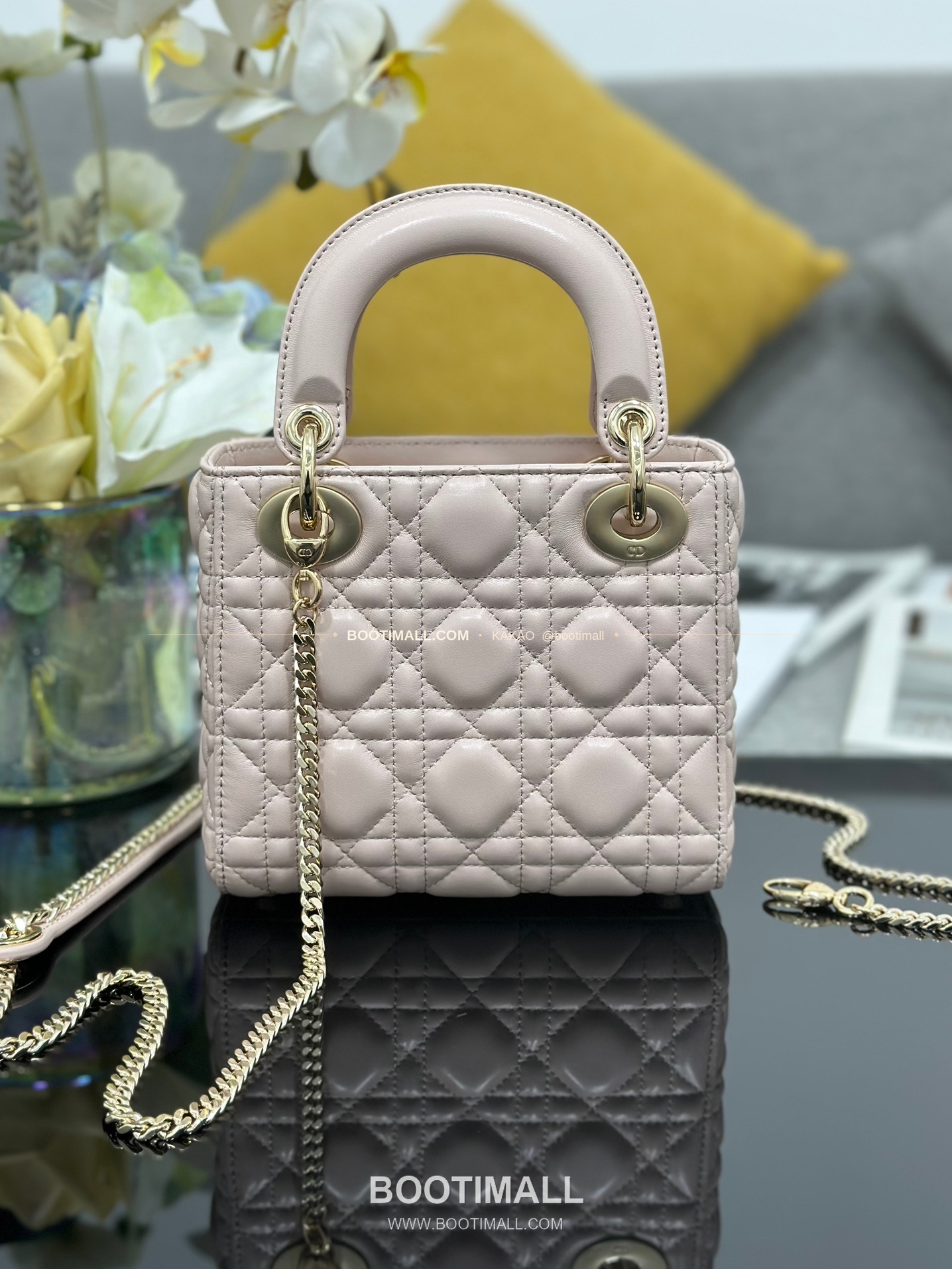 디올 레이디 디올 램스킨 까나쥬 크리스탈 D.I.O.R 참 미니 체인 숄더백 Dior Lady Dior Lambskin Cannage Crystal D.I.O.R Charm Mini Chain Shoulder Bag M0505 17cm 2