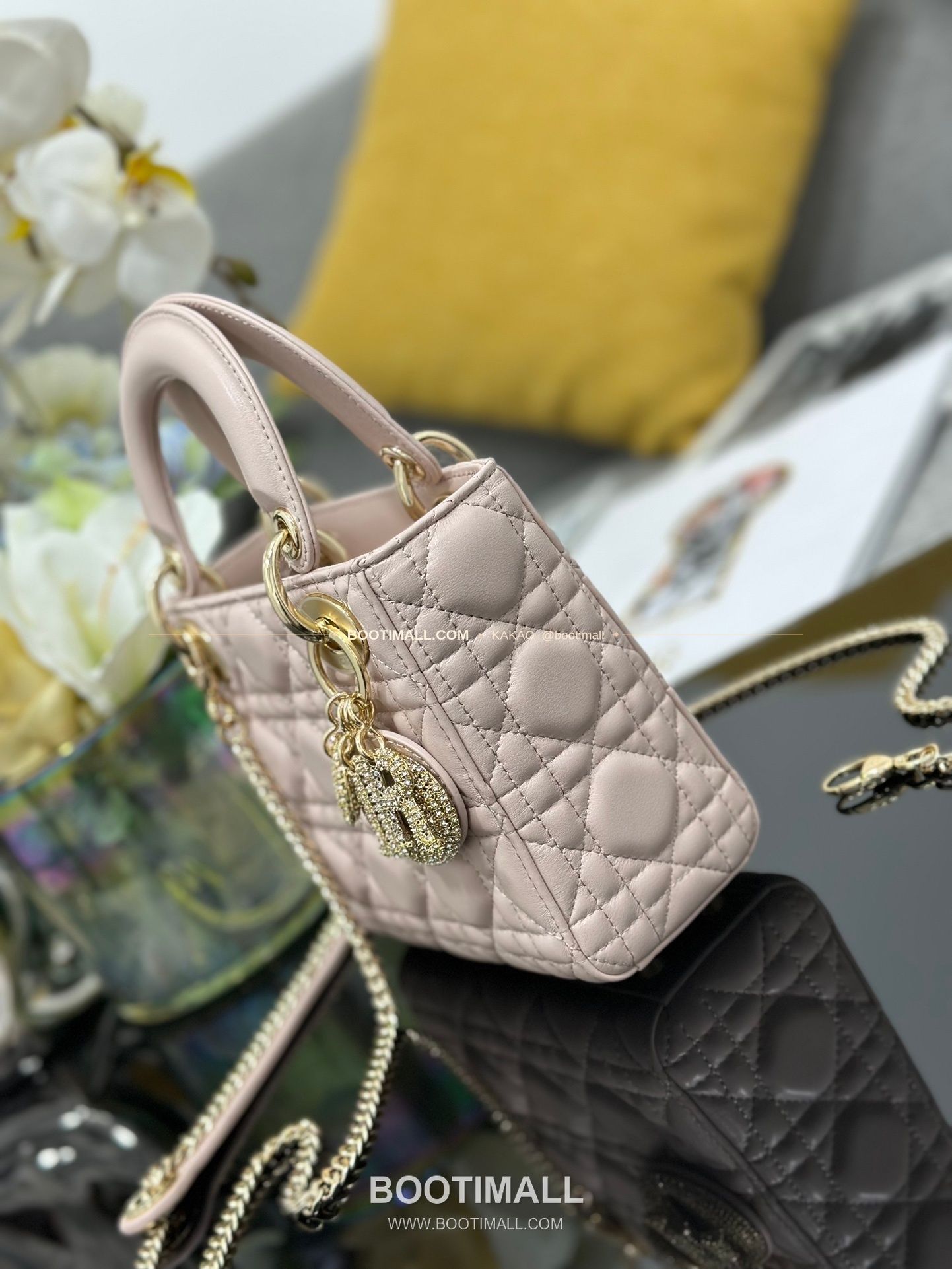 디올 레이디 디올 램스킨 까나쥬 크리스탈 D.I.O.R 참 미니 체인 숄더백 Dior Lady Dior Lambskin Cannage Crystal D.I.O.R Charm Mini Chain Shoulder Bag M0505 17cm 3