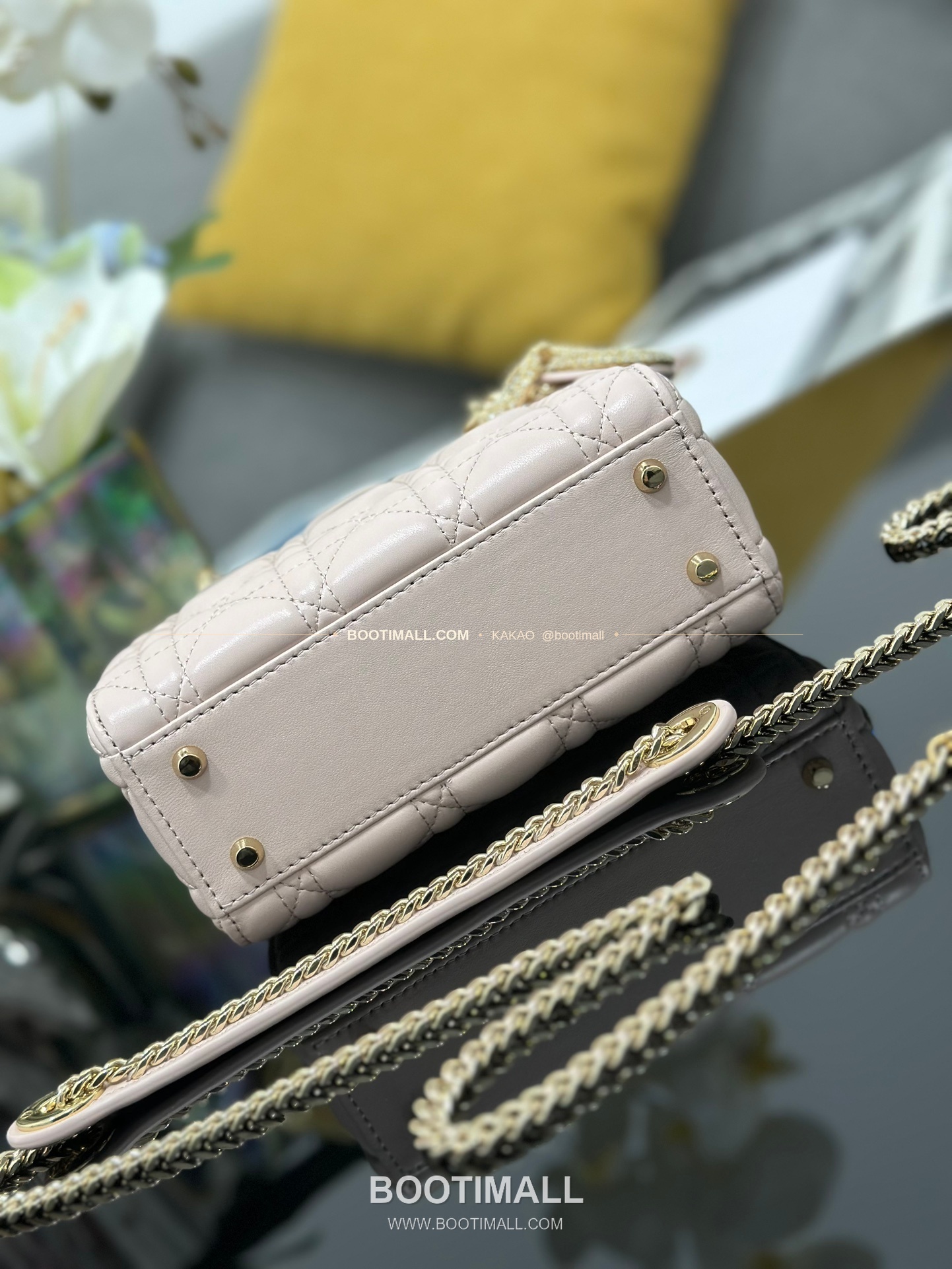 디올 레이디 디올 램스킨 까나쥬 크리스탈 D.I.O.R 참 미니 체인 숄더백 Dior Lady Dior Lambskin Cannage Crystal D.I.O.R Charm Mini Chain Shoulder Bag M0505 17cm 4