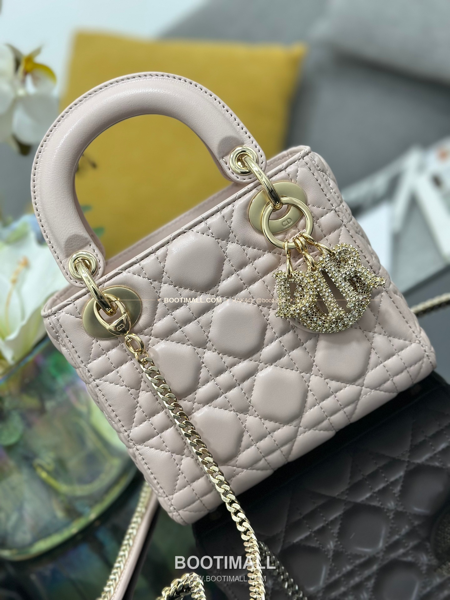 디올 레이디 디올 램스킨 까나쥬 크리스탈 D.I.O.R 참 미니 체인 숄더백 Dior Lady Dior Lambskin Cannage Crystal D.I.O.R Charm Mini Chain Shoulder Bag M0505 17cm 5