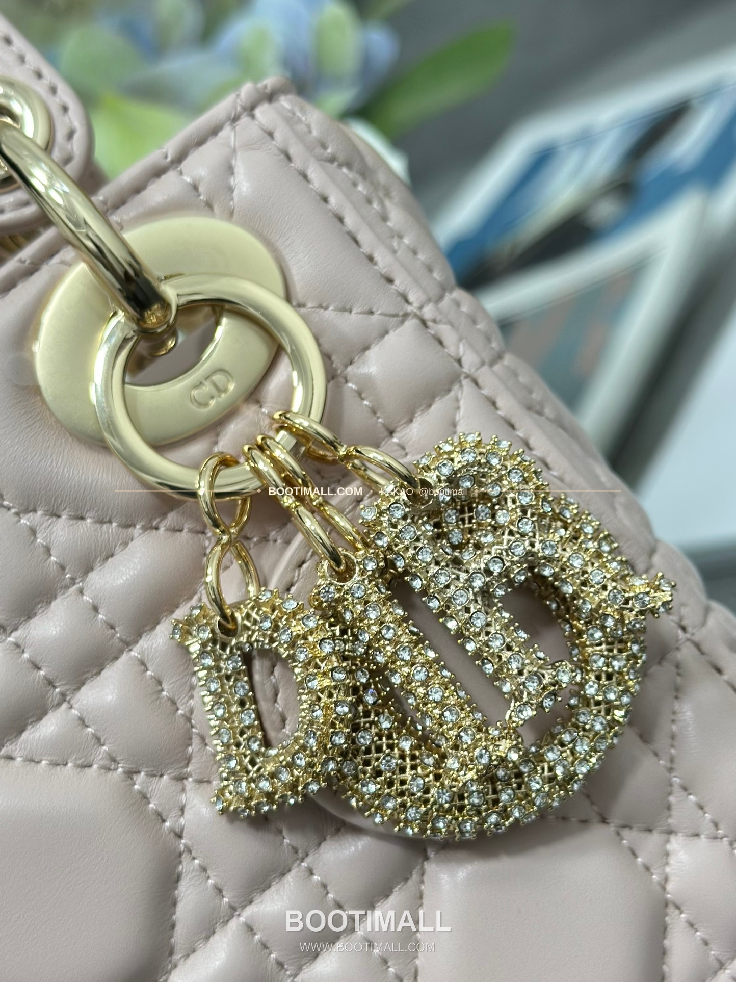 디올 레이디 디올 램스킨 까나쥬 크리스탈 D.I.O.R 참 미니 체인 숄더백 Dior Lady Dior Lambskin Cannage Crystal D.I.O.R Charm Mini Chain Shoulder Bag M0505 17cm 6