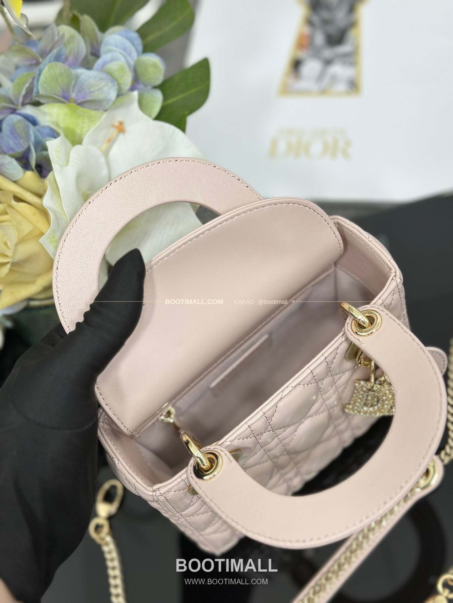 디올 레이디 디올 램스킨 까나쥬 크리스탈 D.I.O.R 참 미니 체인 숄더백 Dior Lady Dior Lambskin Cannage Crystal D.I.O.R Charm Mini Chain Shoulder Bag M0505 17cm 8