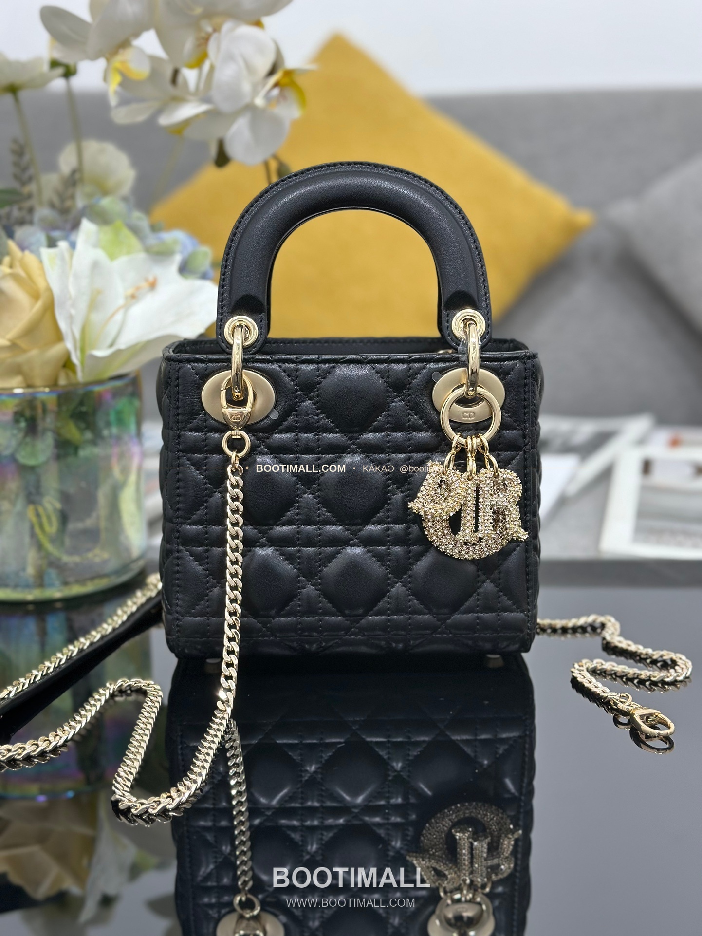 디올 레이디 디올 램스킨 까나쥬 크리스탈 D.I.O.R 참 미니 체인 숄더백 Dior Lady Dior Lambskin Cannage Crystal D.I.O.R Charm Mini Chain Shoulder Bag M0505 17cm 1