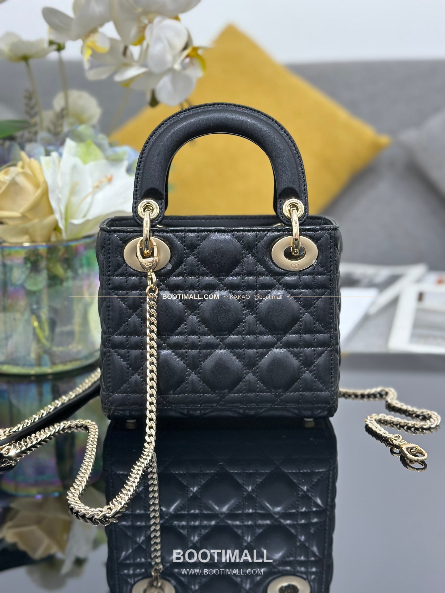 디올 레이디 디올 램스킨 까나쥬 크리스탈 D.I.O.R 참 미니 체인 숄더백 Dior Lady Dior Lambskin Cannage Crystal D.I.O.R Charm Mini Chain Shoulder Bag M0505 17cm 2