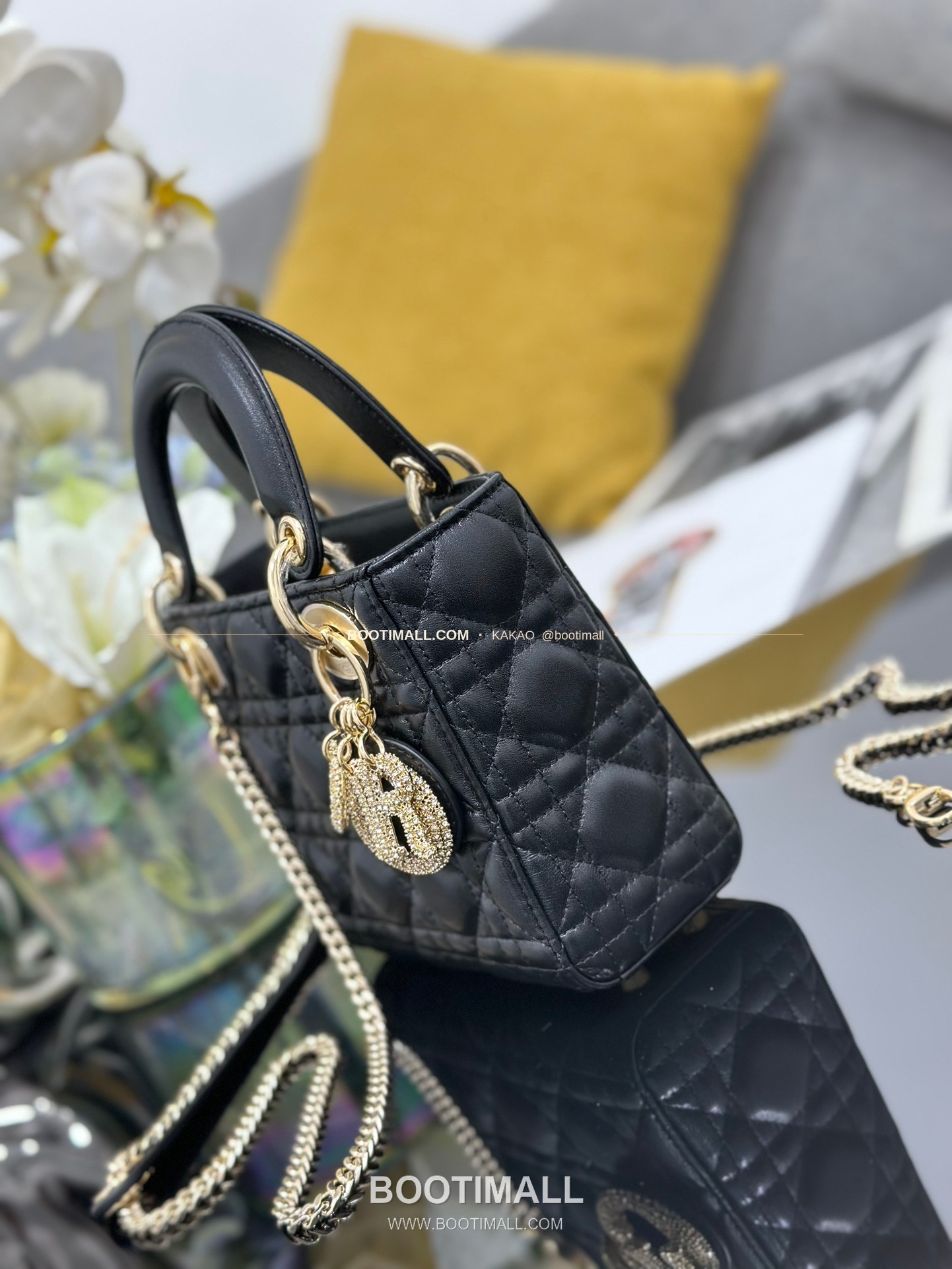 디올 레이디 디올 램스킨 까나쥬 크리스탈 D.I.O.R 참 미니 체인 숄더백 Dior Lady Dior Lambskin Cannage Crystal D.I.O.R Charm Mini Chain Shoulder Bag M0505 17cm 3