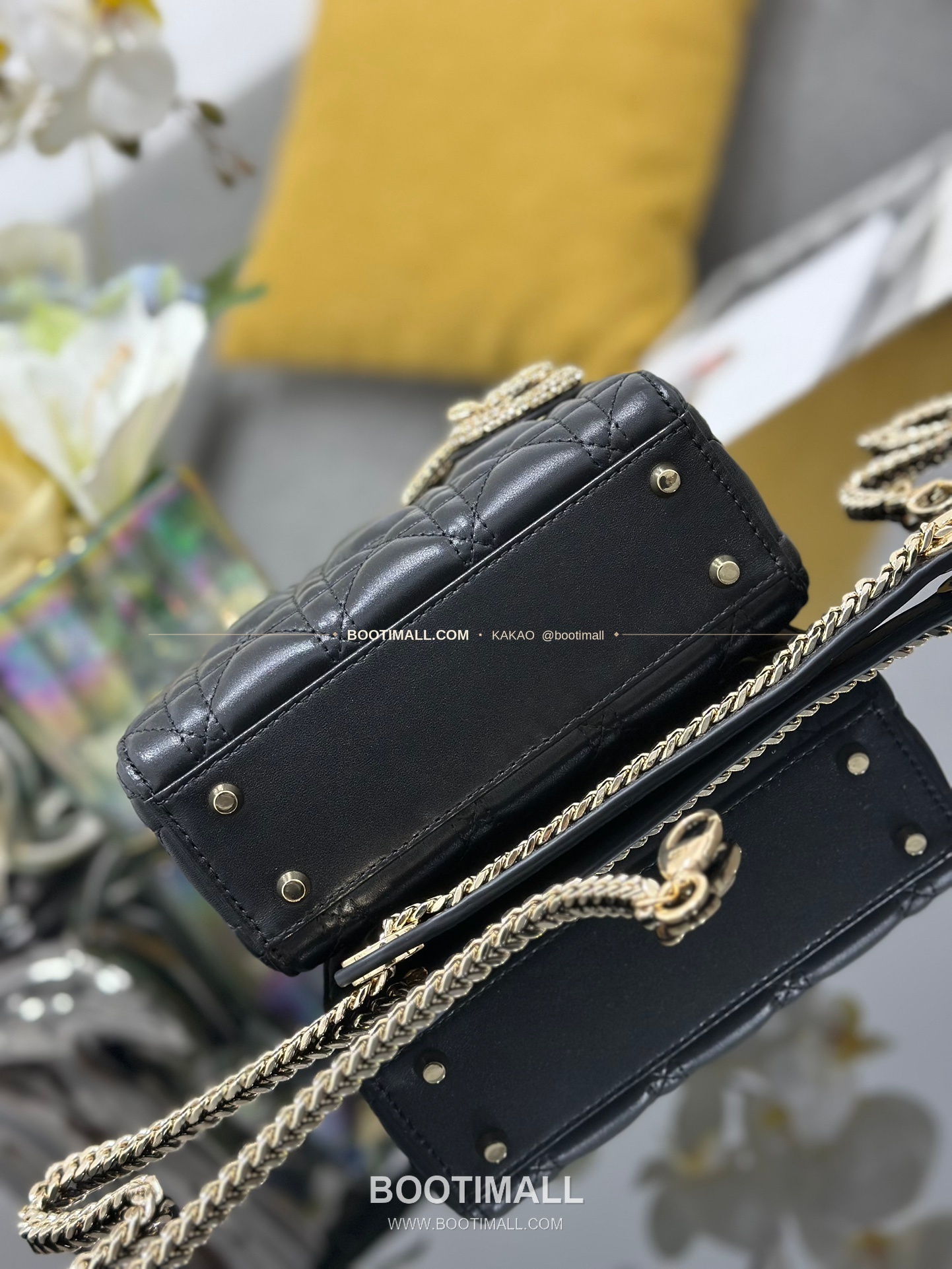 디올 레이디 디올 램스킨 까나쥬 크리스탈 D.I.O.R 참 미니 체인 숄더백 Dior Lady Dior Lambskin Cannage Crystal D.I.O.R Charm Mini Chain Shoulder Bag M0505 17cm 4