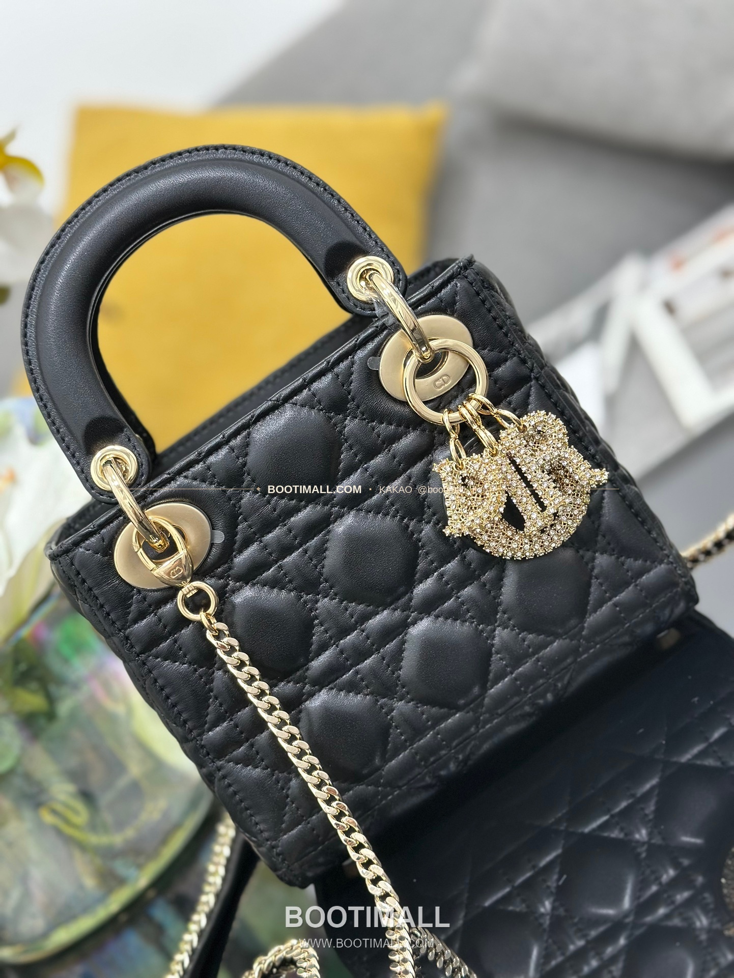 디올 레이디 디올 램스킨 까나쥬 크리스탈 D.I.O.R 참 미니 체인 숄더백 Dior Lady Dior Lambskin Cannage Crystal D.I.O.R Charm Mini Chain Shoulder Bag M0505 17cm 5