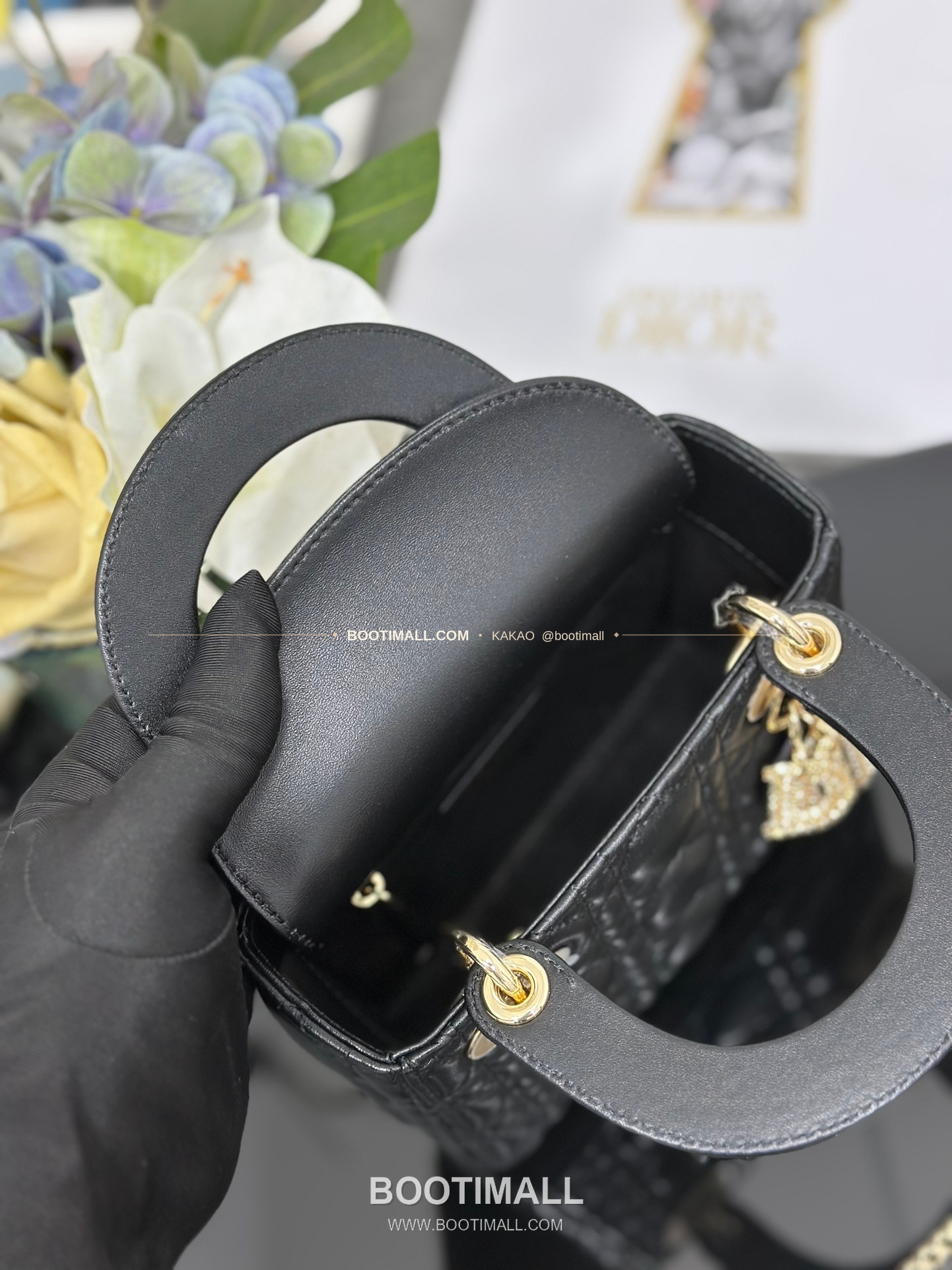 디올 레이디 디올 램스킨 까나쥬 크리스탈 D.I.O.R 참 미니 체인 숄더백 Dior Lady Dior Lambskin Cannage Crystal D.I.O.R Charm Mini Chain Shoulder Bag M0505 17cm 6