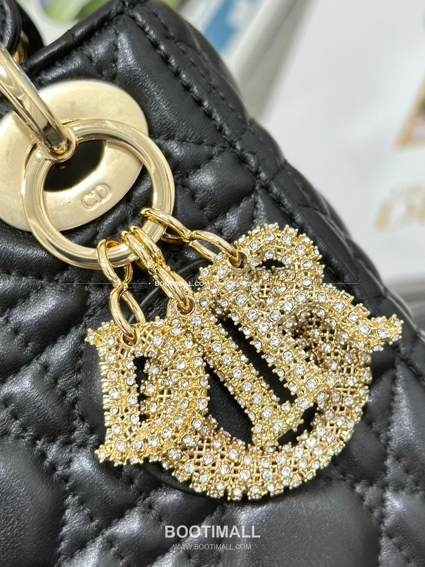 디올 레이디 디올 램스킨 까나쥬 크리스탈 D.I.O.R 참 미니 체인 숄더백 Dior Lady Dior Lambskin Cannage Crystal D.I.O.R Charm Mini Chain Shoulder Bag M0505 17cm 7