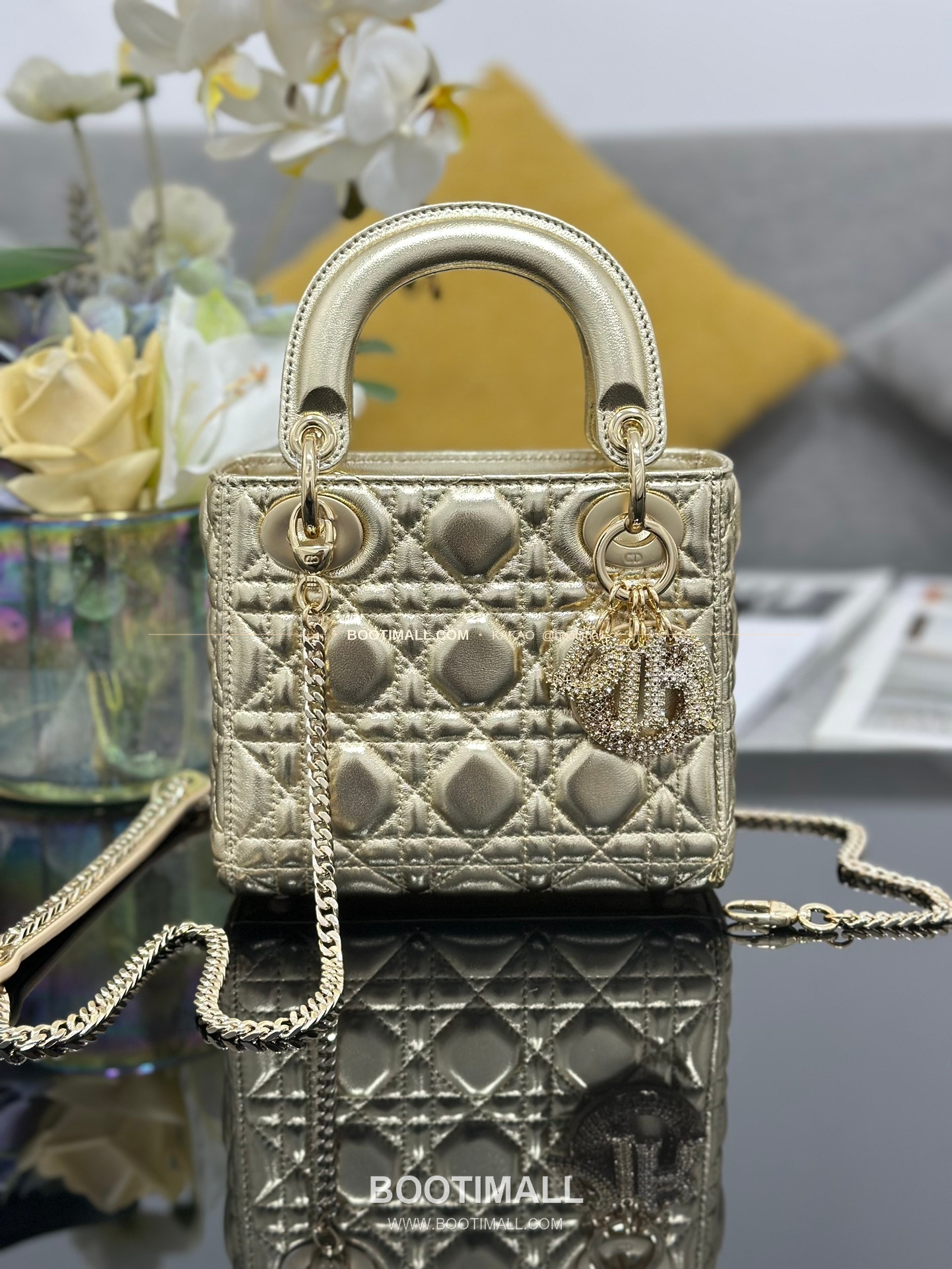 디올 레이디 디올 램스킨 까나쥬 크리스탈 D.I.O.R 참 미니 체인 숄더백 Dior Lady Dior Lambskin Cannage Crystal D.I.O.R Charm Mini Chain Shoulder Bag M0505 17cm 1