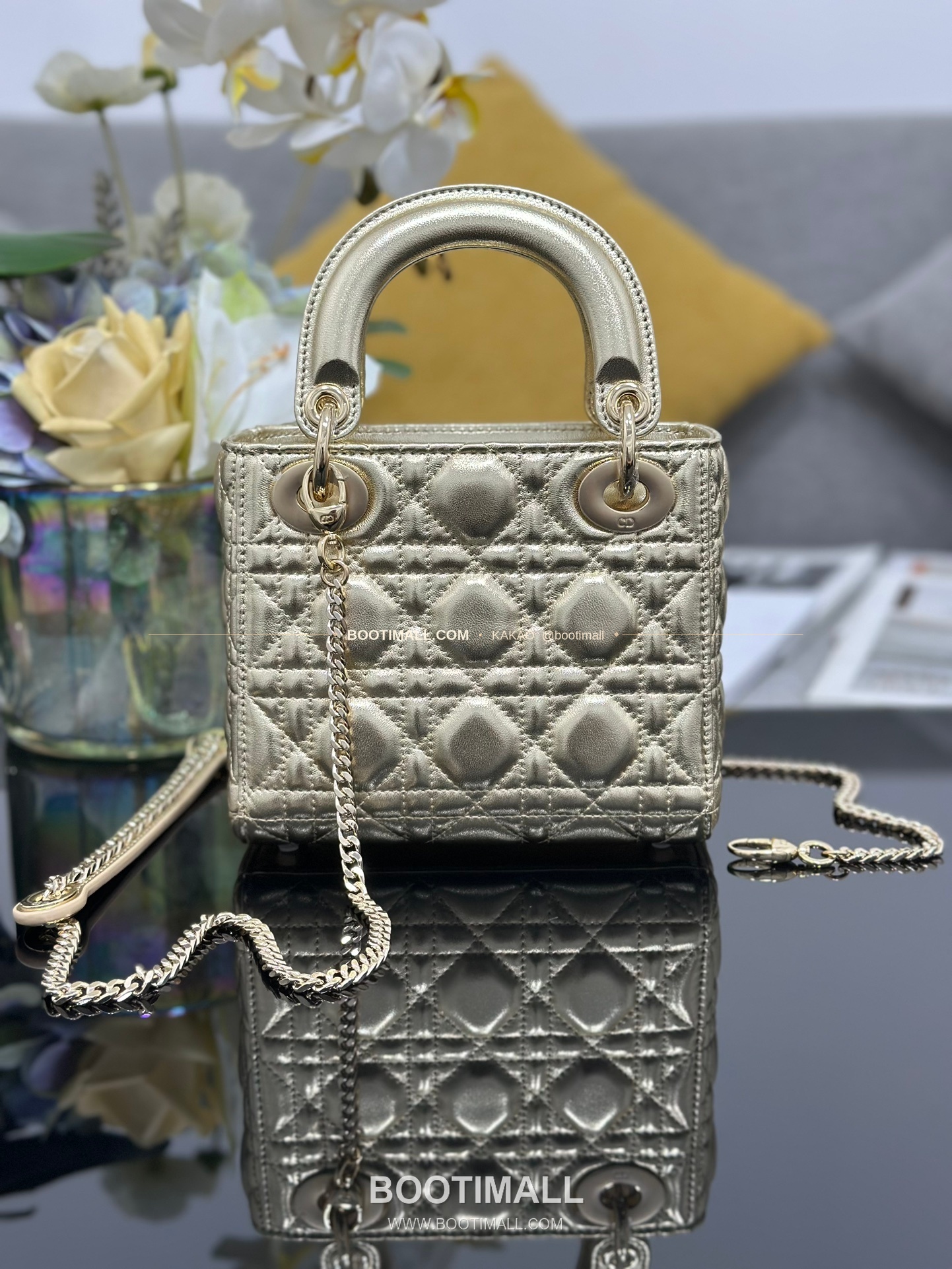 디올 레이디 디올 램스킨 까나쥬 크리스탈 D.I.O.R 참 미니 체인 숄더백 Dior Lady Dior Lambskin Cannage Crystal D.I.O.R Charm Mini Chain Shoulder Bag M0505 17cm 2