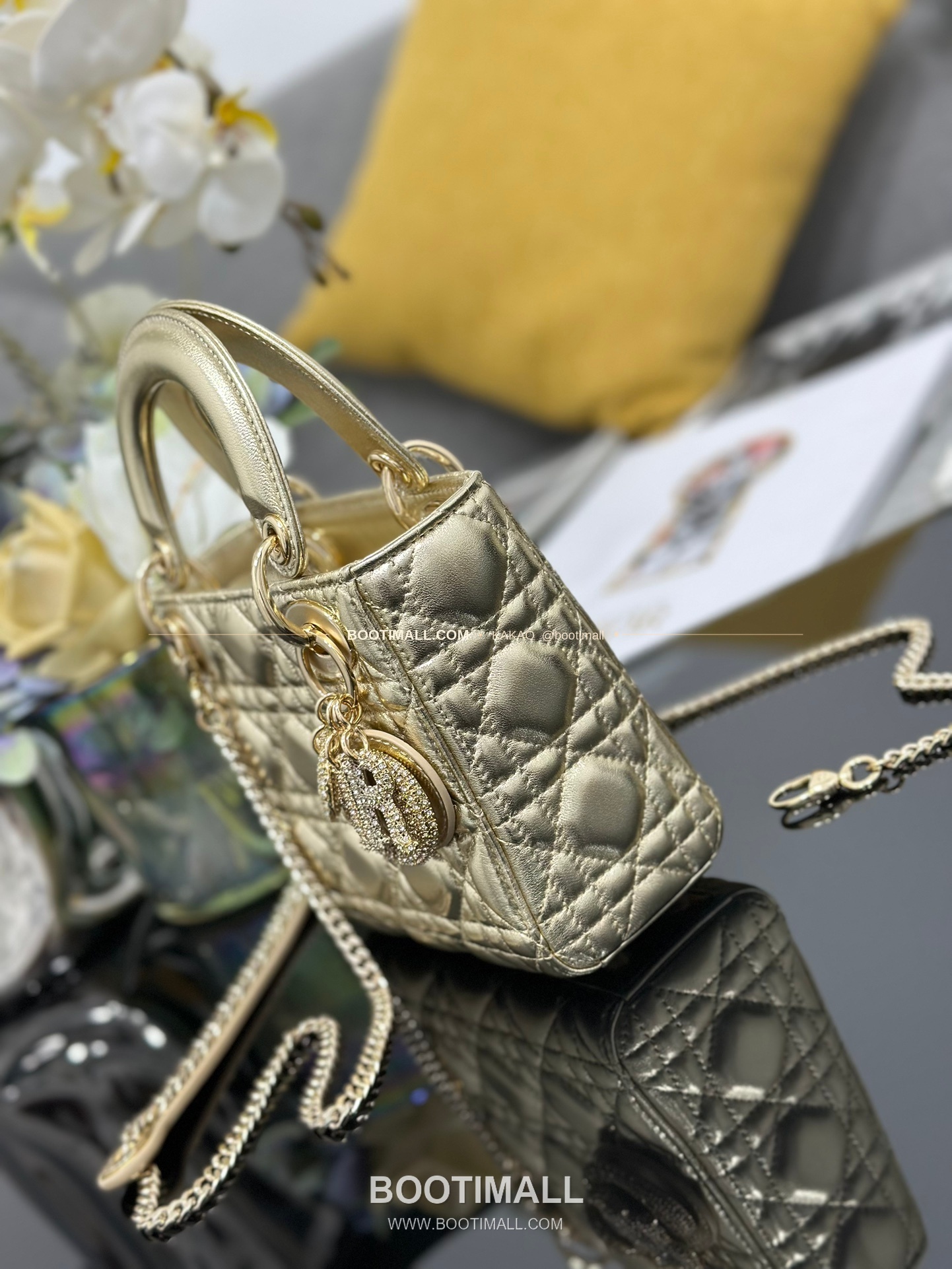 디올 레이디 디올 램스킨 까나쥬 크리스탈 D.I.O.R 참 미니 체인 숄더백 Dior Lady Dior Lambskin Cannage Crystal D.I.O.R Charm Mini Chain Shoulder Bag M0505 17cm 3