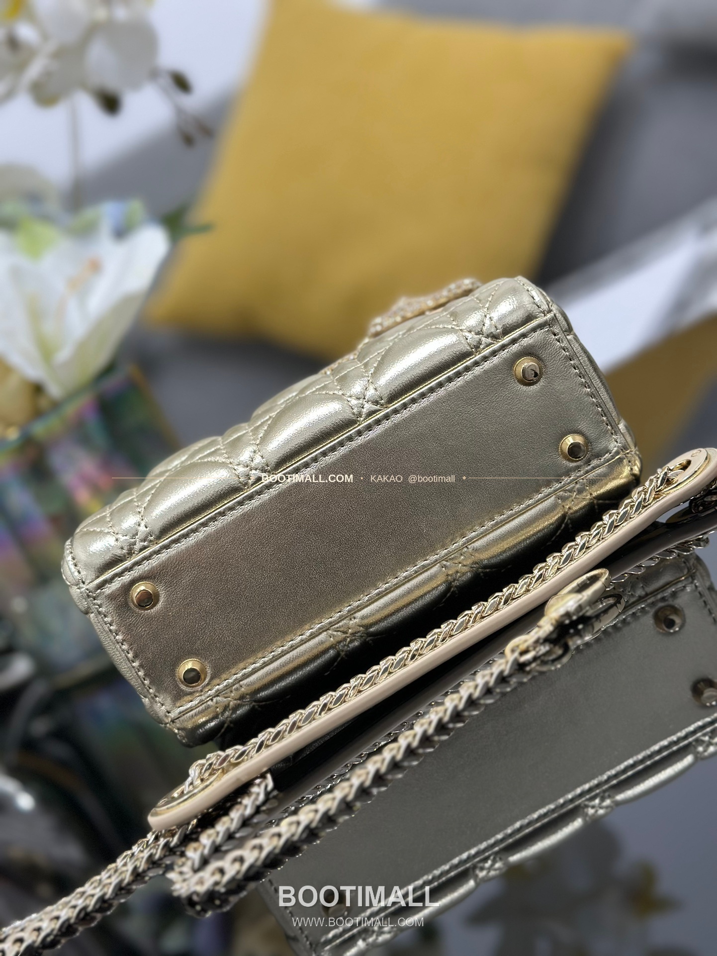 디올 레이디 디올 램스킨 까나쥬 크리스탈 D.I.O.R 참 미니 체인 숄더백 Dior Lady Dior Lambskin Cannage Crystal D.I.O.R Charm Mini Chain Shoulder Bag M0505 17cm 4