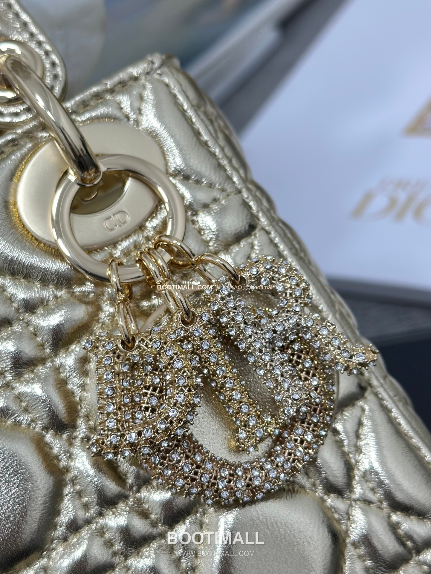 디올 레이디 디올 램스킨 까나쥬 크리스탈 D.I.O.R 참 미니 체인 숄더백 Dior Lady Dior Lambskin Cannage Crystal D.I.O.R Charm Mini Chain Shoulder Bag M0505 17cm 6