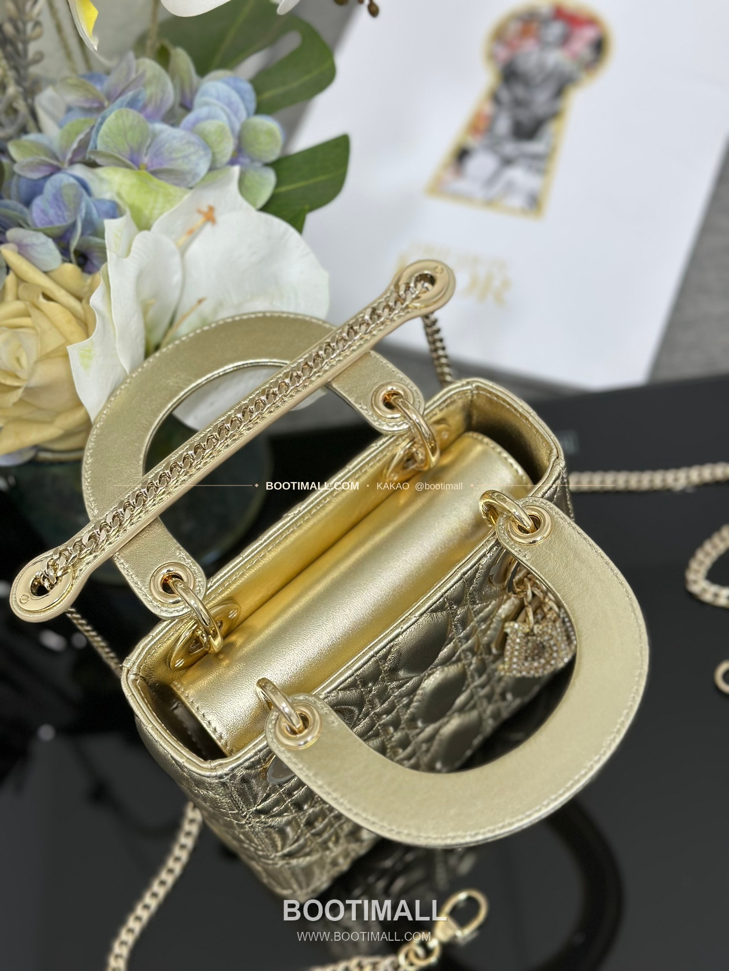 디올 레이디 디올 램스킨 까나쥬 크리스탈 D.I.O.R 참 미니 체인 숄더백 Dior Lady Dior Lambskin Cannage Crystal D.I.O.R Charm Mini Chain Shoulder Bag M0505 17cm 7