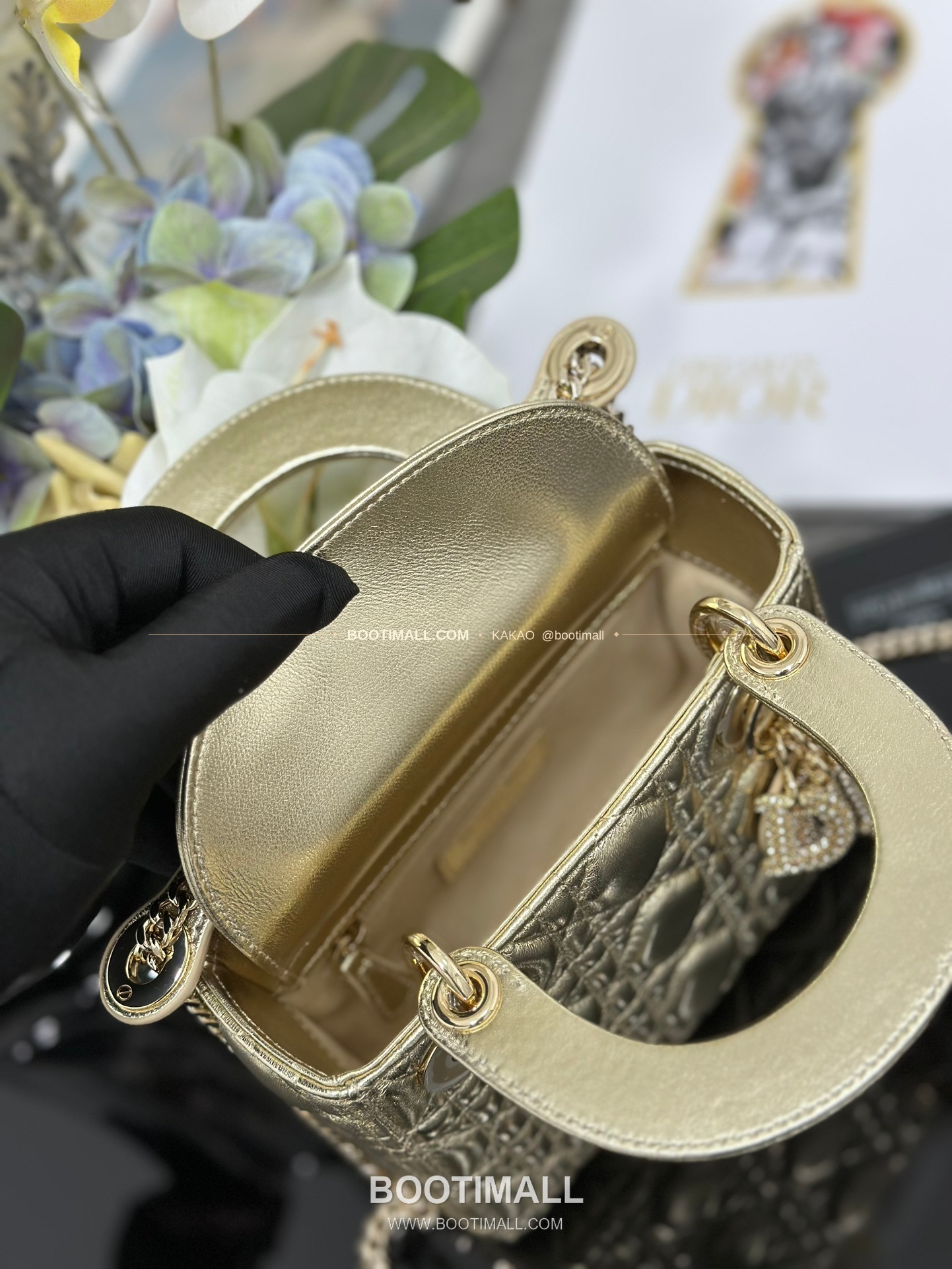 디올 레이디 디올 램스킨 까나쥬 크리스탈 D.I.O.R 참 미니 체인 숄더백 Dior Lady Dior Lambskin Cannage Crystal D.I.O.R Charm Mini Chain Shoulder Bag M0505 17cm 8