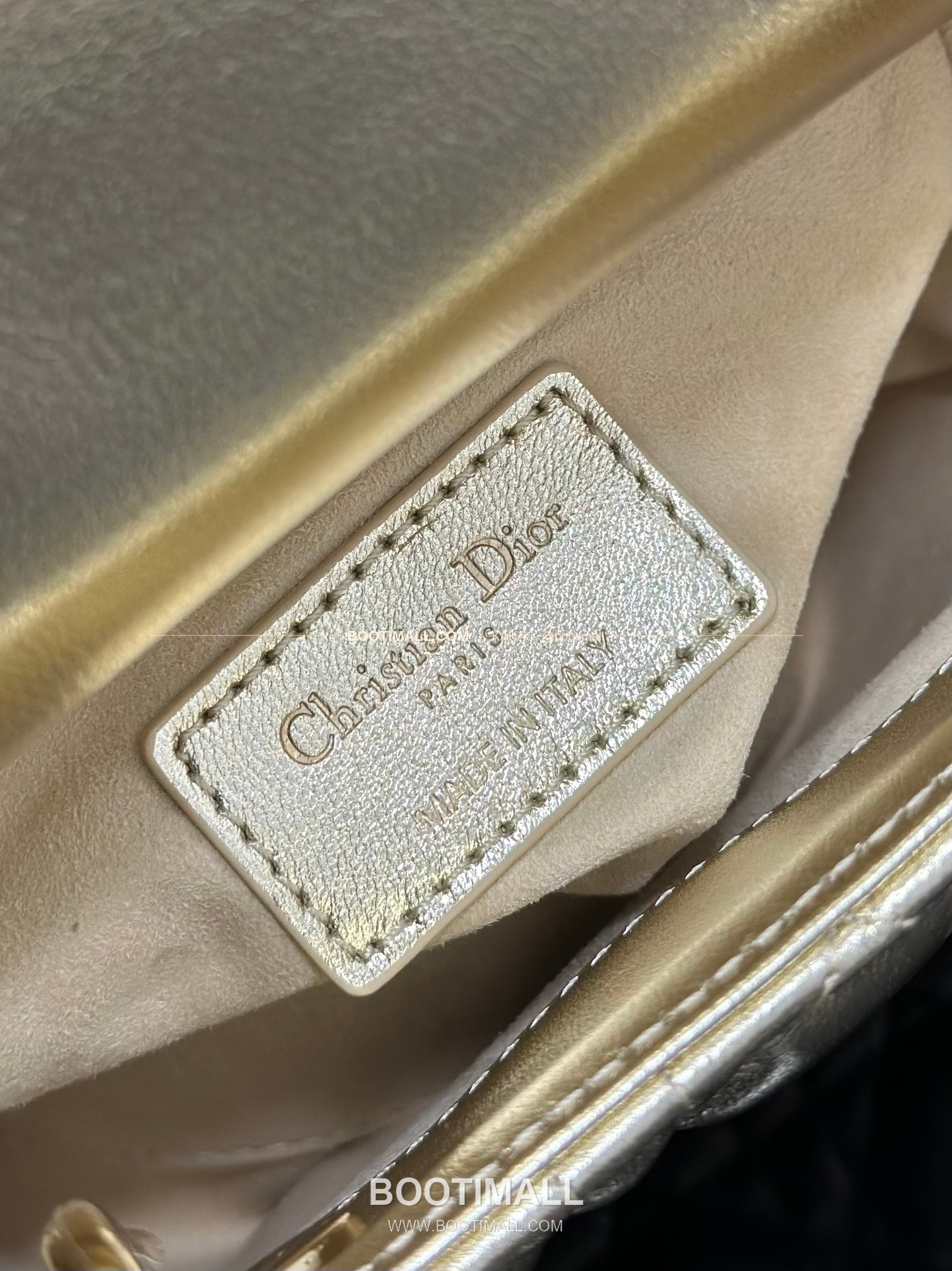 디올 레이디 디올 램스킨 까나쥬 크리스탈 D.I.O.R 참 미니 체인 숄더백 Dior Lady Dior Lambskin Cannage Crystal D.I.O.R Charm Mini Chain Shoulder Bag M0505 17cm 9