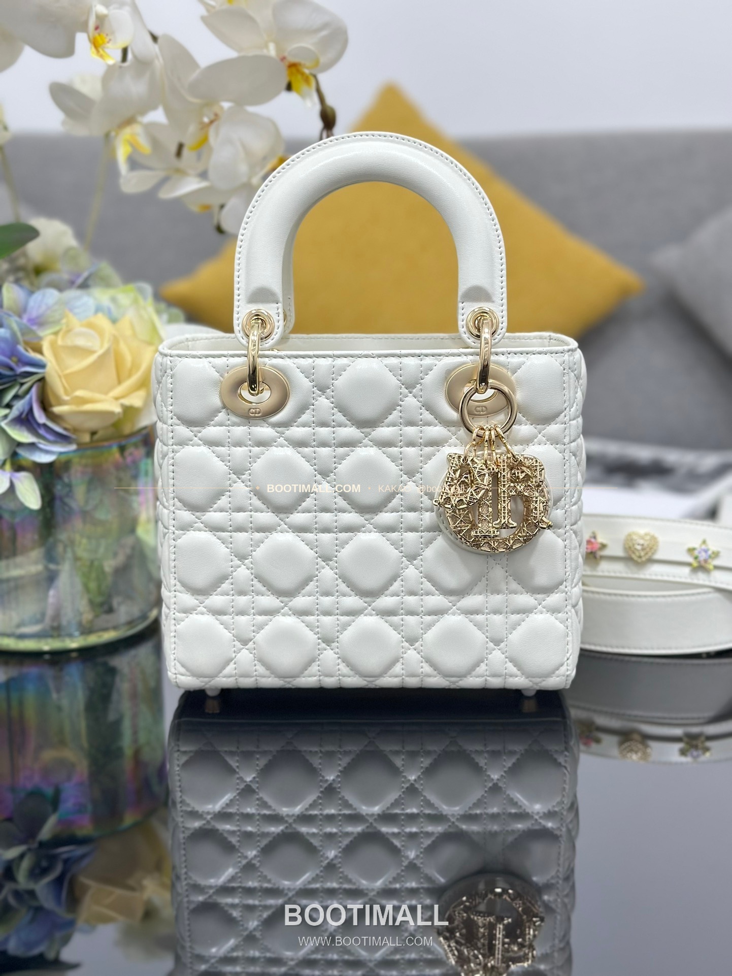 디올 레이디 디올 마이 램스킨 까나쥬 오픈워크 D.I.O.R 참 토트 숄더백 Dior Lady Dior My Lambskin Cannage Openwork D.I.O.R Charm Tote Shoulder Bag M0538 20cm 1