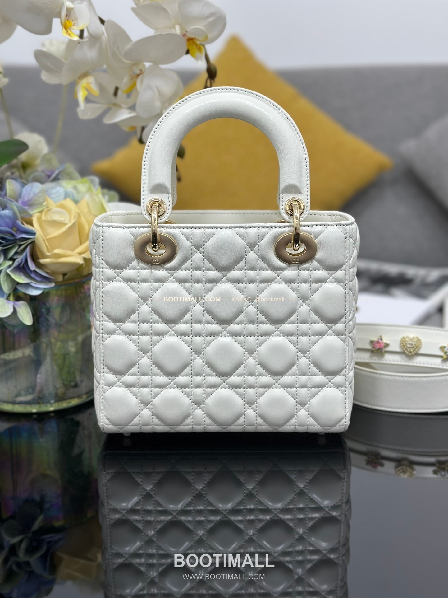 디올 레이디 디올 마이 램스킨 까나쥬 오픈워크 D.I.O.R 참 토트 숄더백 Dior Lady Dior My Lambskin Cannage Openwork D.I.O.R Charm Tote Shoulder Bag M0538 20cm 2