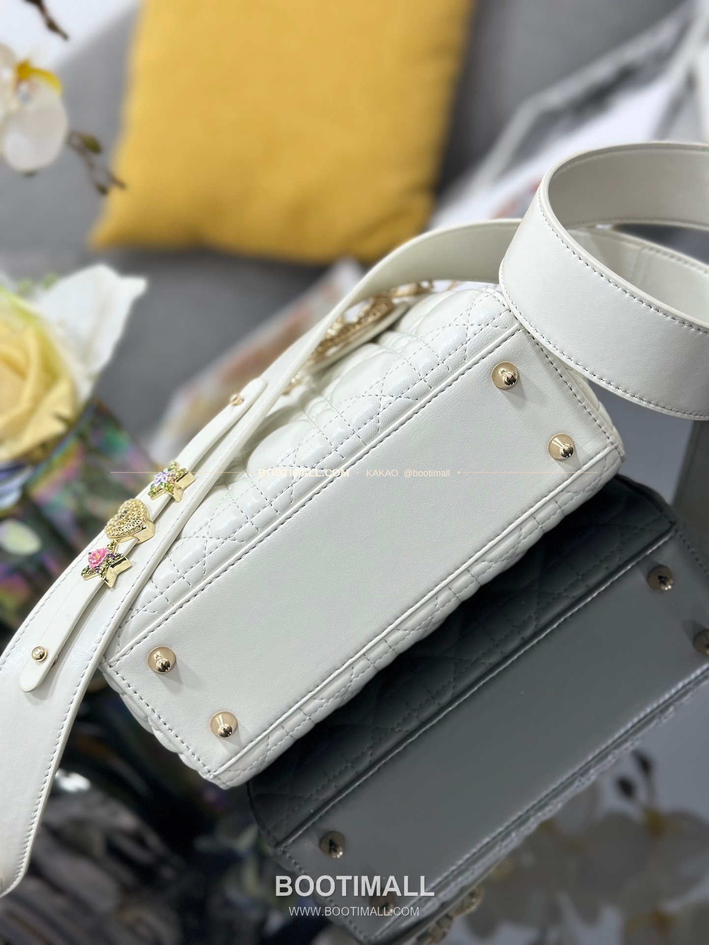 디올 레이디 디올 마이 램스킨 까나쥬 오픈워크 D.I.O.R 참 토트 숄더백 Dior Lady Dior My Lambskin Cannage Openwork D.I.O.R Charm Tote Shoulder Bag M0538 20cm 4