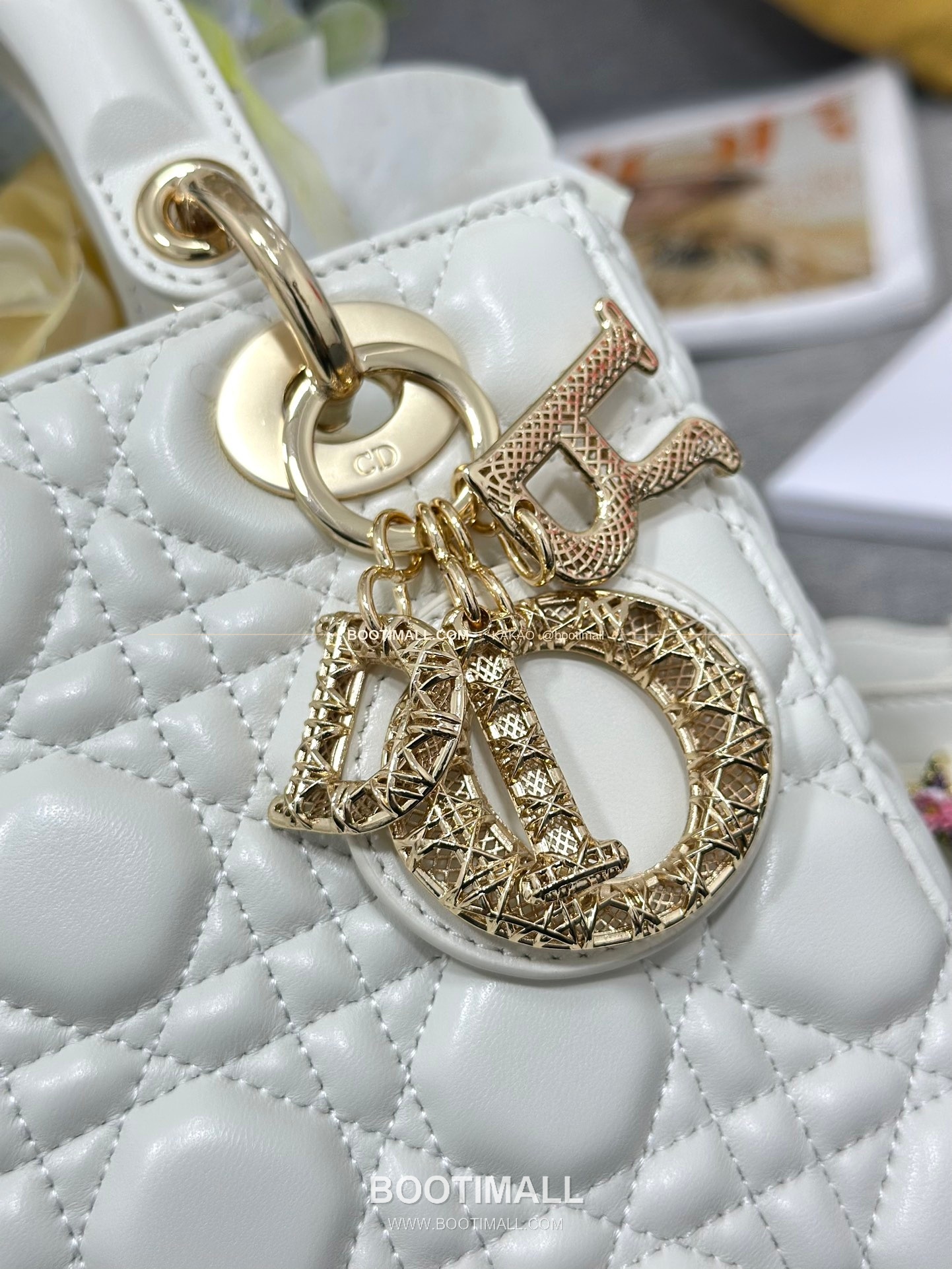 디올 레이디 디올 마이 램스킨 까나쥬 오픈워크 D.I.O.R 참 토트 숄더백 Dior Lady Dior My Lambskin Cannage Openwork D.I.O.R Charm Tote Shoulder Bag M0538 20cm 6
