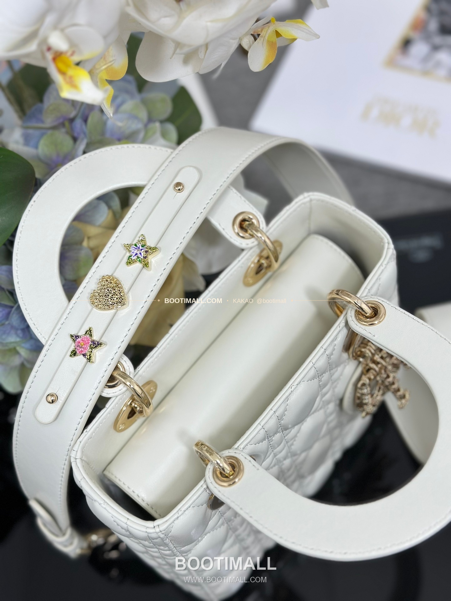 디올 레이디 디올 마이 램스킨 까나쥬 오픈워크 D.I.O.R 참 토트 숄더백 Dior Lady Dior My Lambskin Cannage Openwork D.I.O.R Charm Tote Shoulder Bag M0538 20cm 7