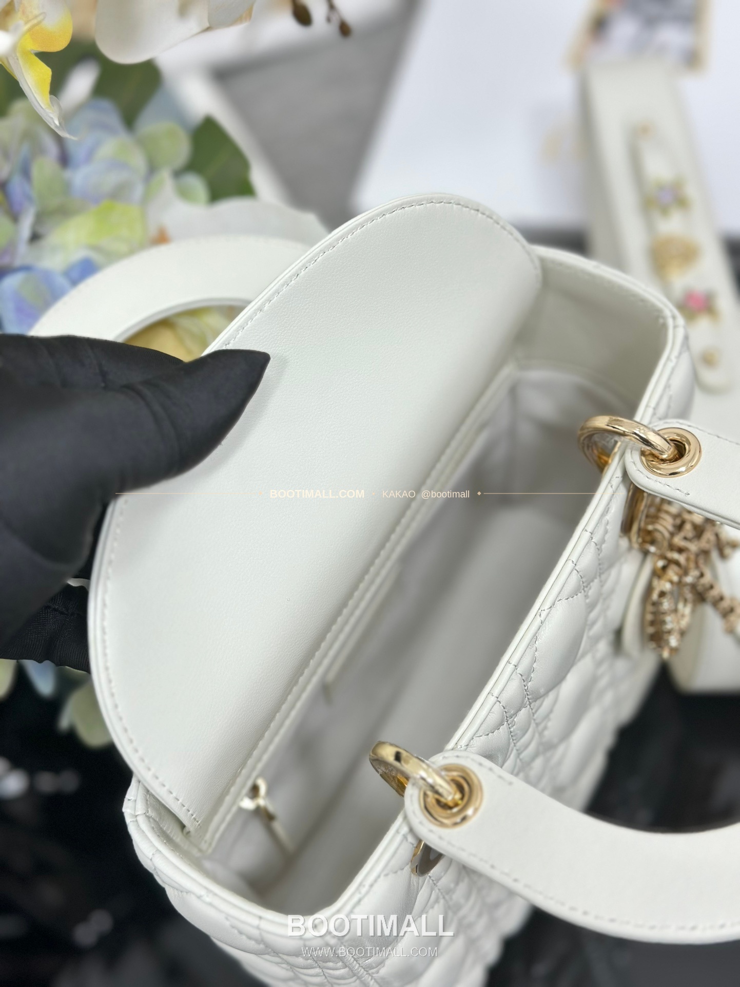 디올 레이디 디올 마이 램스킨 까나쥬 오픈워크 D.I.O.R 참 토트 숄더백 Dior Lady Dior My Lambskin Cannage Openwork D.I.O.R Charm Tote Shoulder Bag M0538 20cm 8