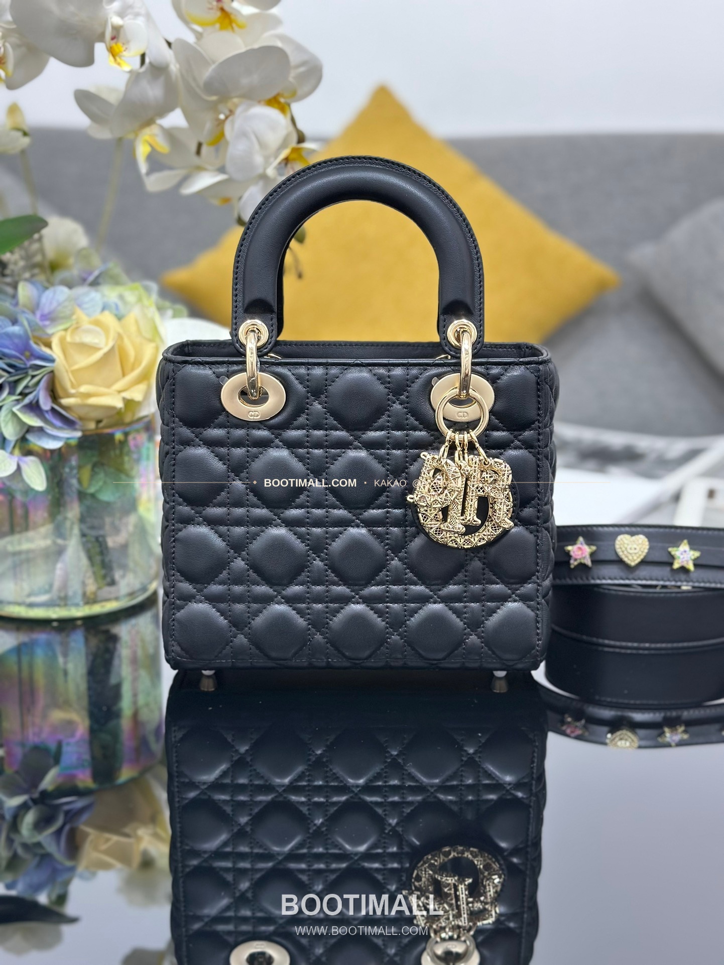 디올 레이디 디올 마이 램스킨 까나쥬 오픈워크 D.I.O.R 참 토트 숄더백 Dior Lady Dior My Lambskin Cannage Openwork D.I.O.R Charm Tote Shoulder Bag M0538 20cm 1