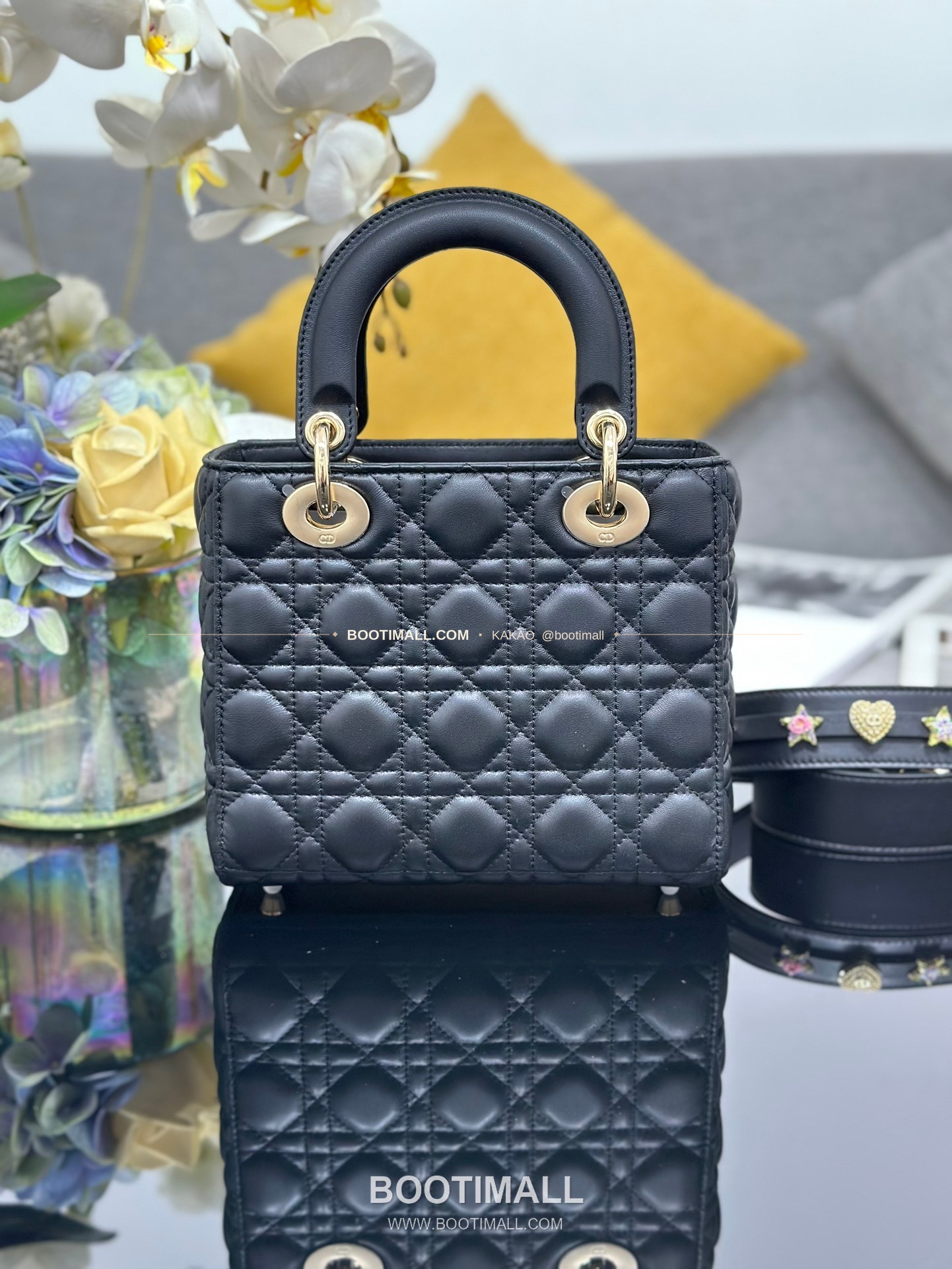 디올 레이디 디올 마이 램스킨 까나쥬 오픈워크 D.I.O.R 참 토트 숄더백 Dior Lady Dior My Lambskin Cannage Openwork D.I.O.R Charm Tote Shoulder Bag M0538 20cm 2