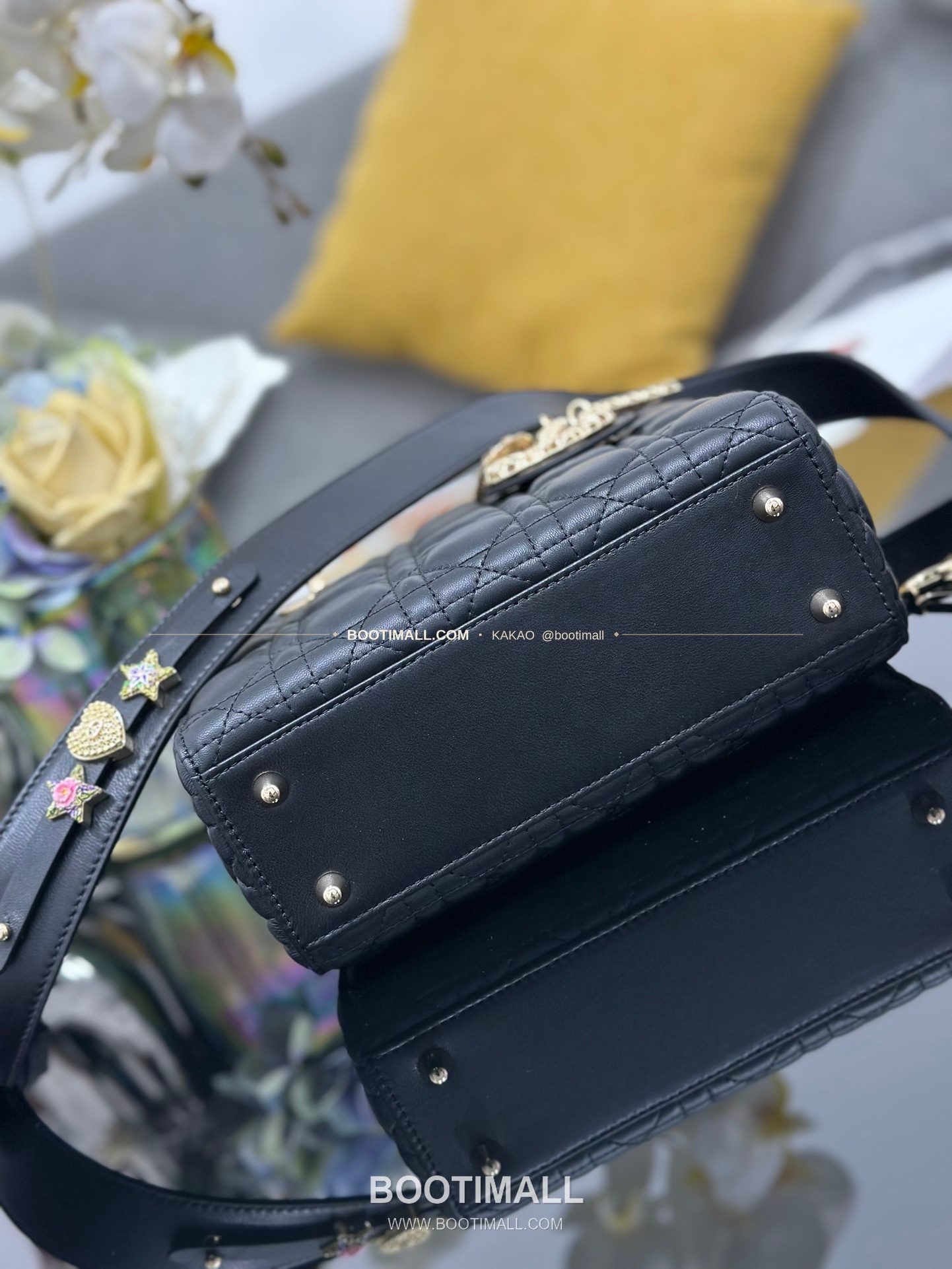 디올 레이디 디올 마이 램스킨 까나쥬 오픈워크 D.I.O.R 참 토트 숄더백 Dior Lady Dior My Lambskin Cannage Openwork D.I.O.R Charm Tote Shoulder Bag M0538 20cm 4