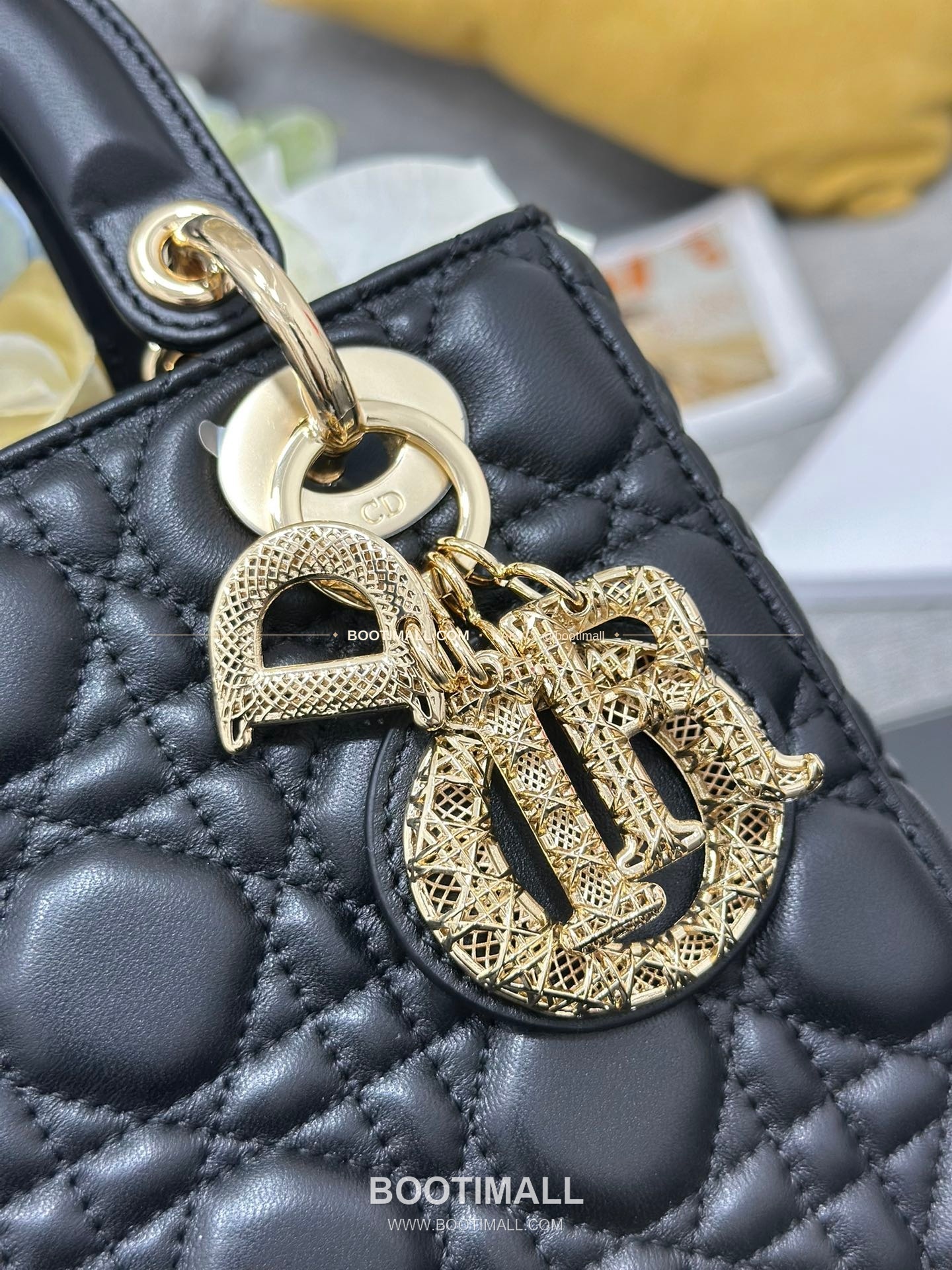 디올 레이디 디올 마이 램스킨 까나쥬 오픈워크 D.I.O.R 참 토트 숄더백 Dior Lady Dior My Lambskin Cannage Openwork D.I.O.R Charm Tote Shoulder Bag M0538 20cm 6