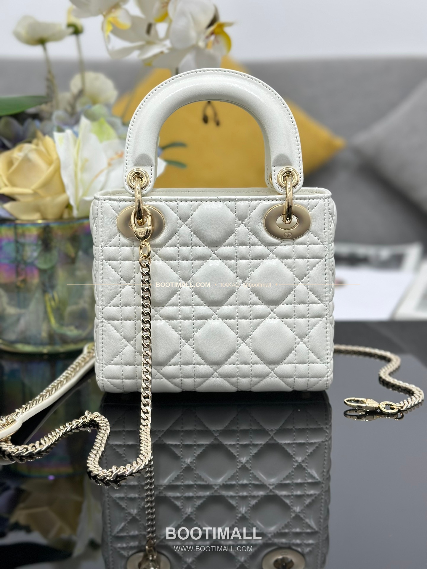 디올 레이디 디올 램스킨 까나쥬 오픈워크 D.I.O.R 참 미니 체인 숄더백 Dior Lady Dior Lambskin Cannage Openwork D.I.O.R Charm Mini Chain Shoulder Bag M0505 17cm 2