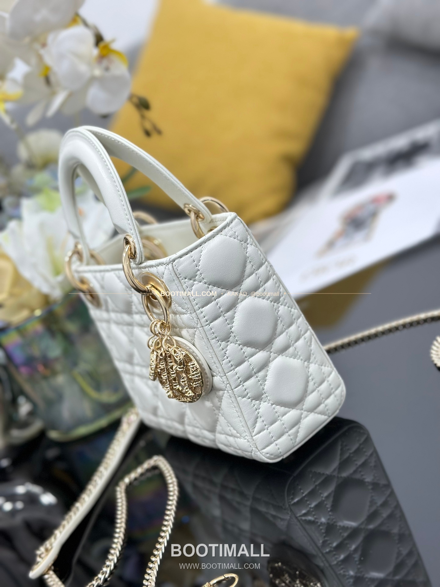 디올 레이디 디올 램스킨 까나쥬 오픈워크 D.I.O.R 참 미니 체인 숄더백 Dior Lady Dior Lambskin Cannage Openwork D.I.O.R Charm Mini Chain Shoulder Bag M0505 17cm 3