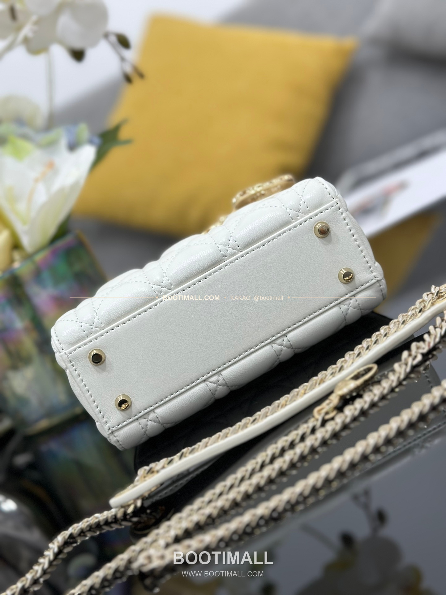 디올 레이디 디올 램스킨 까나쥬 오픈워크 D.I.O.R 참 미니 체인 숄더백 Dior Lady Dior Lambskin Cannage Openwork D.I.O.R Charm Mini Chain Shoulder Bag M0505 17cm 4