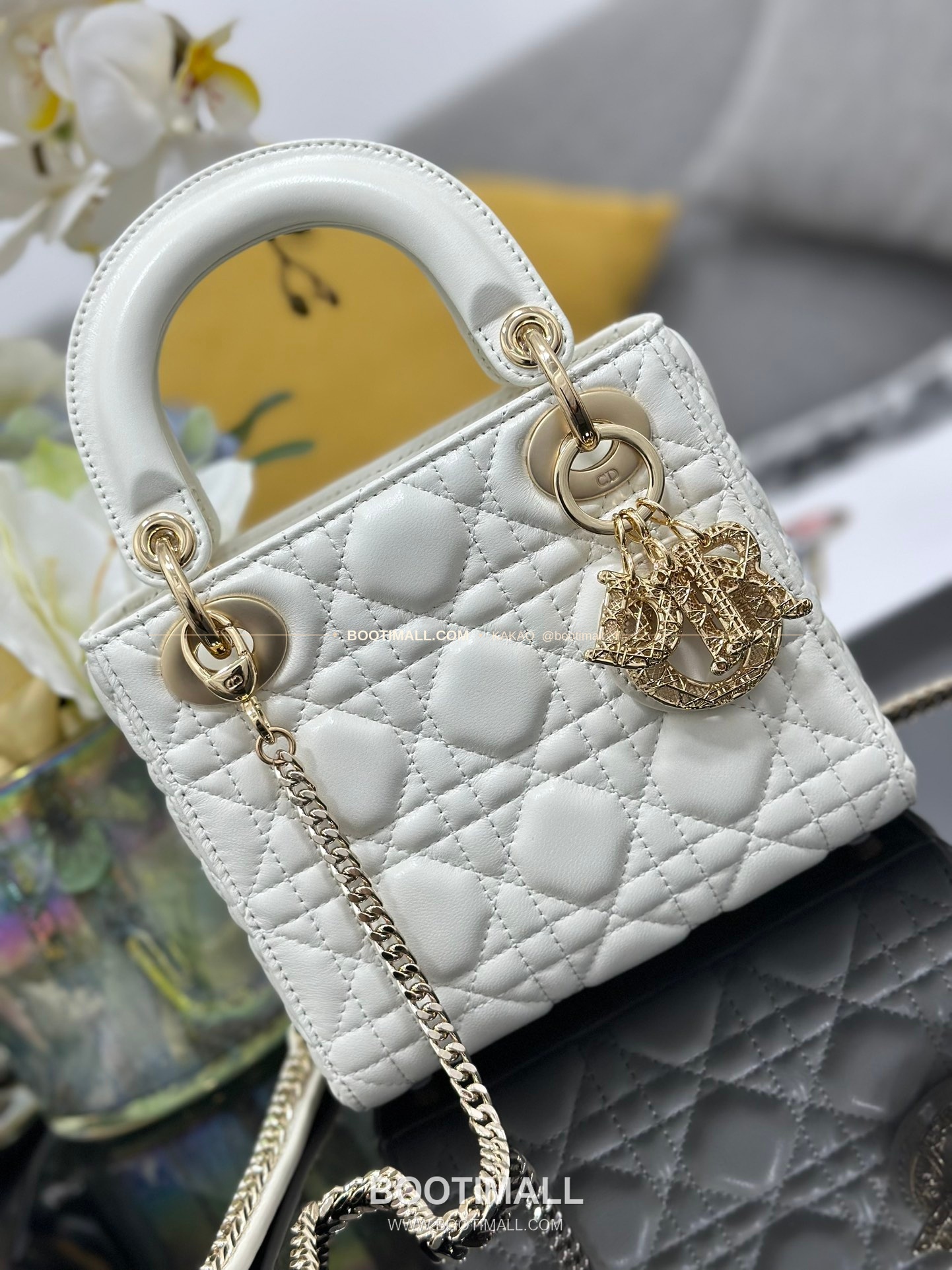 디올 레이디 디올 램스킨 까나쥬 오픈워크 D.I.O.R 참 미니 체인 숄더백 Dior Lady Dior Lambskin Cannage Openwork D.I.O.R Charm Mini Chain Shoulder Bag M0505 17cm 5