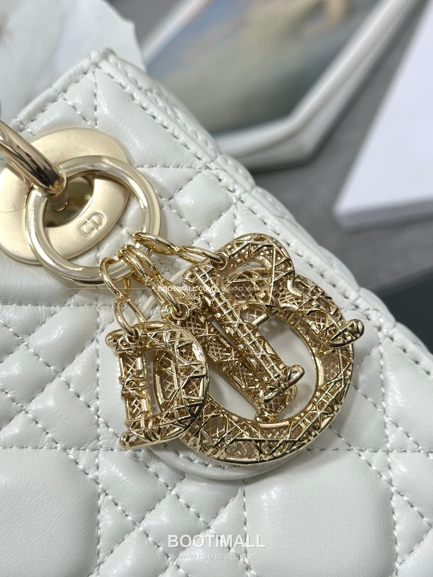 디올 레이디 디올 램스킨 까나쥬 오픈워크 D.I.O.R 참 미니 체인 숄더백 Dior Lady Dior Lambskin Cannage Openwork D.I.O.R Charm Mini Chain Shoulder Bag M0505 17cm 6