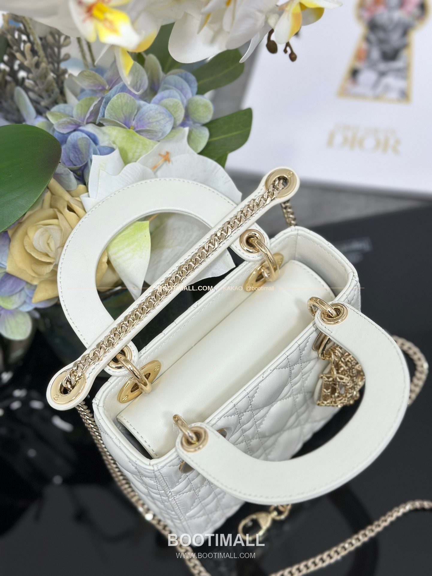 디올 레이디 디올 램스킨 까나쥬 오픈워크 D.I.O.R 참 미니 체인 숄더백 Dior Lady Dior Lambskin Cannage Openwork D.I.O.R Charm Mini Chain Shoulder Bag M0505 17cm 7