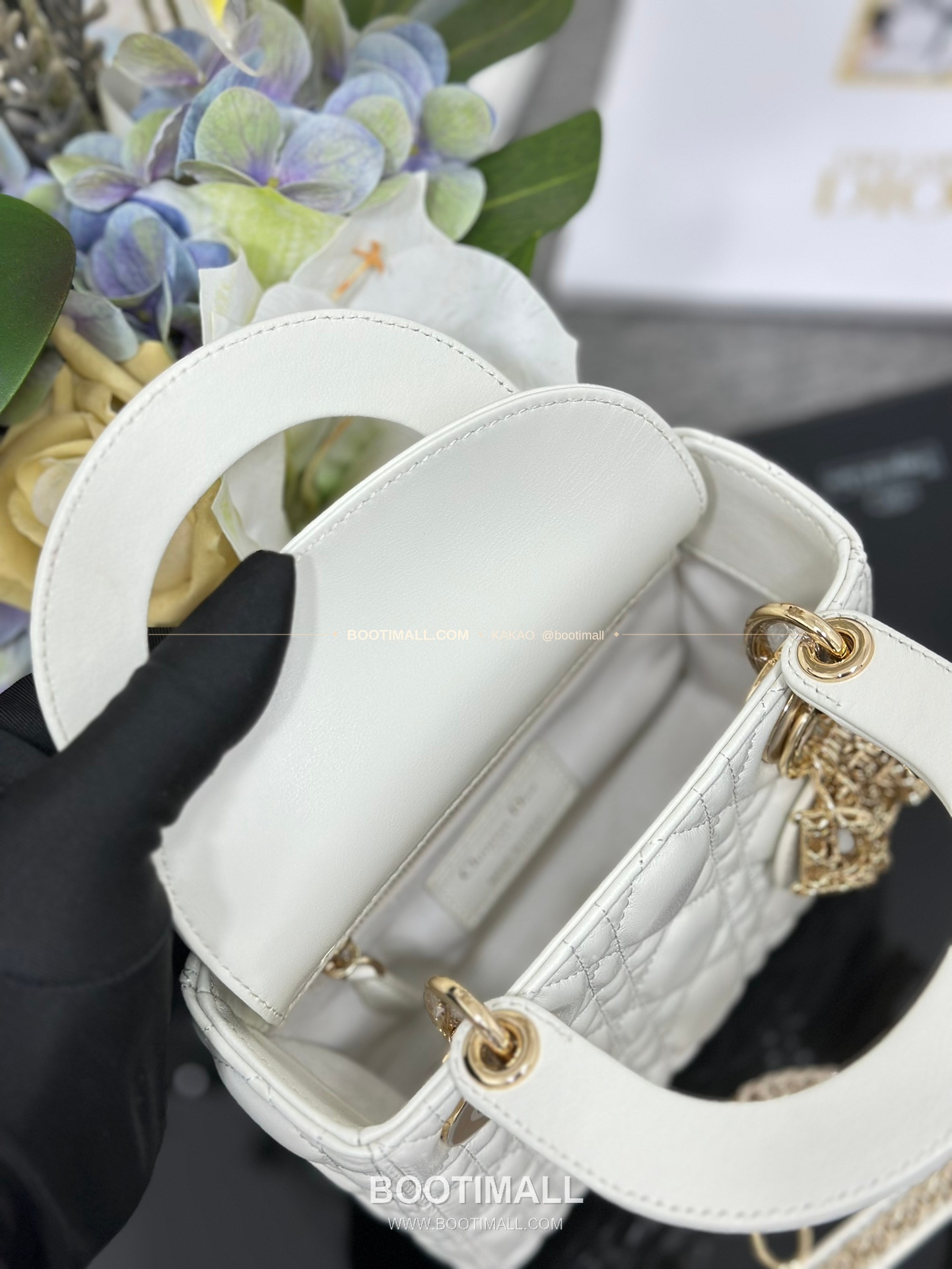 디올 레이디 디올 램스킨 까나쥬 오픈워크 D.I.O.R 참 미니 체인 숄더백 Dior Lady Dior Lambskin Cannage Openwork D.I.O.R Charm Mini Chain Shoulder Bag M0505 17cm 8