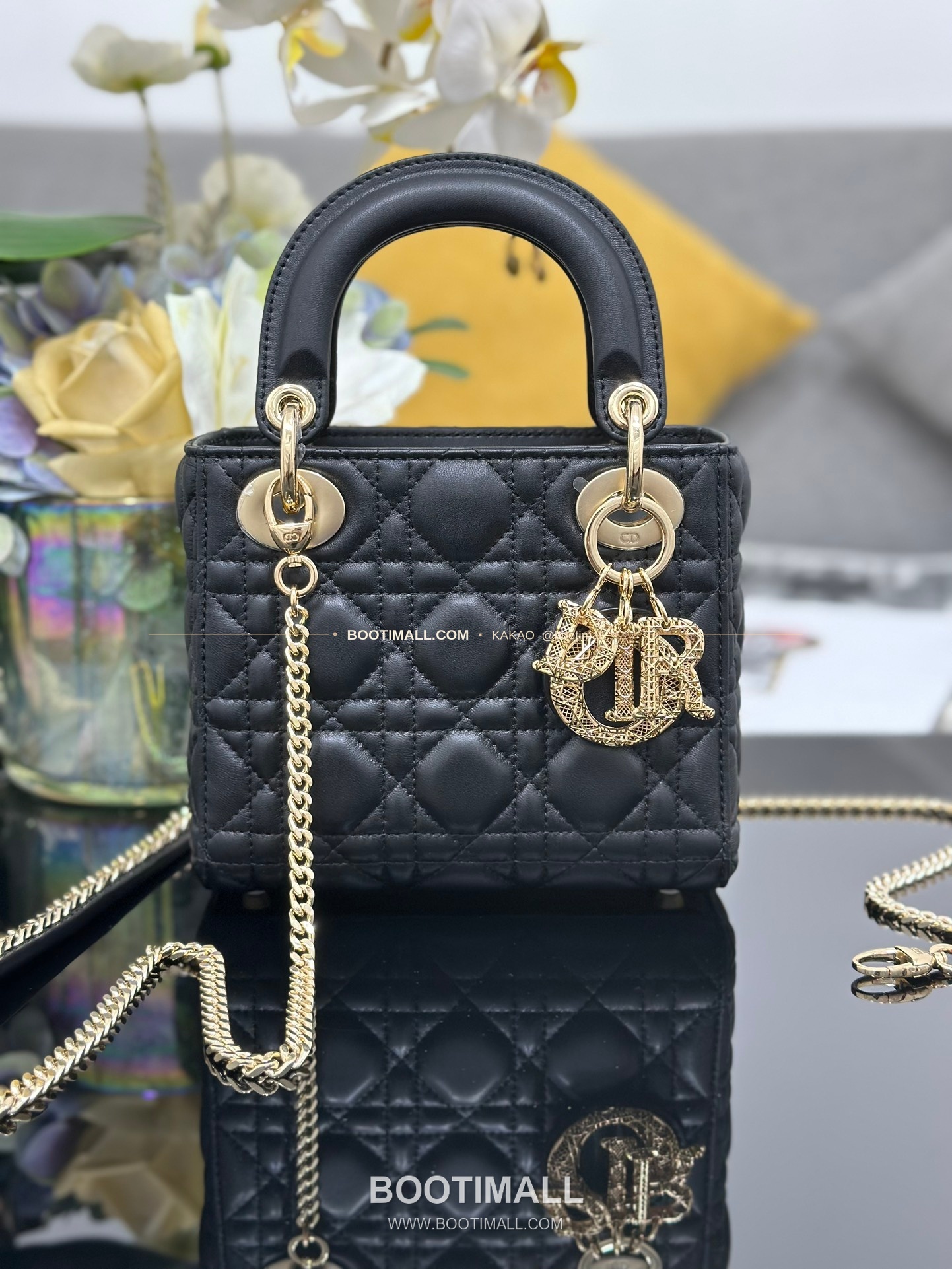 디올 레이디 디올 램스킨 까나쥬 오픈워크 D.I.O.R 참 미니 체인 숄더백 Dior Lady Dior Lambskin Cannage Openwork D.I.O.R Charm Mini Chain Shoulder Bag M0505 17cm 1