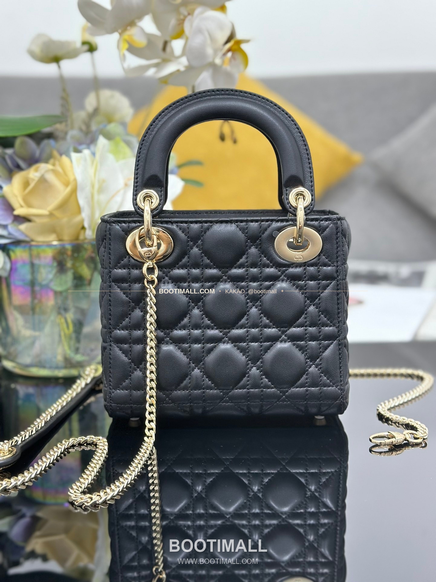 디올 레이디 디올 램스킨 까나쥬 오픈워크 D.I.O.R 참 미니 체인 숄더백 Dior Lady Dior Lambskin Cannage Openwork D.I.O.R Charm Mini Chain Shoulder Bag M0505 17cm 2